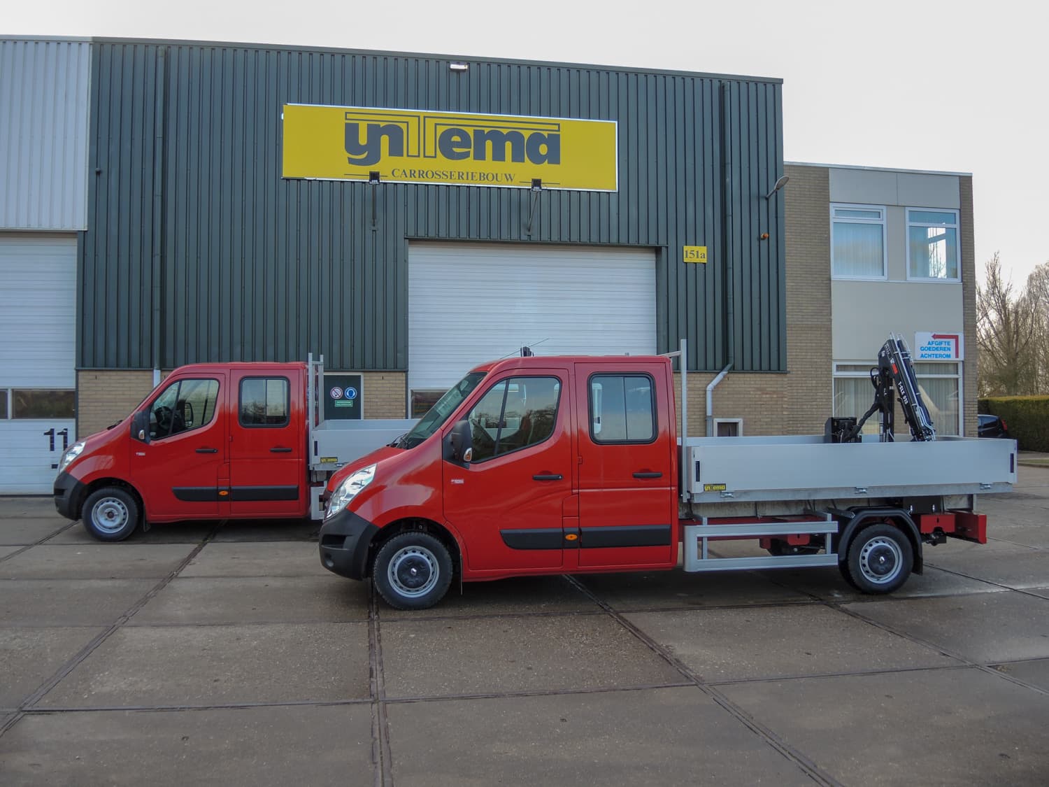 Renault Master open laadbak met HIAB kraan en hijslier