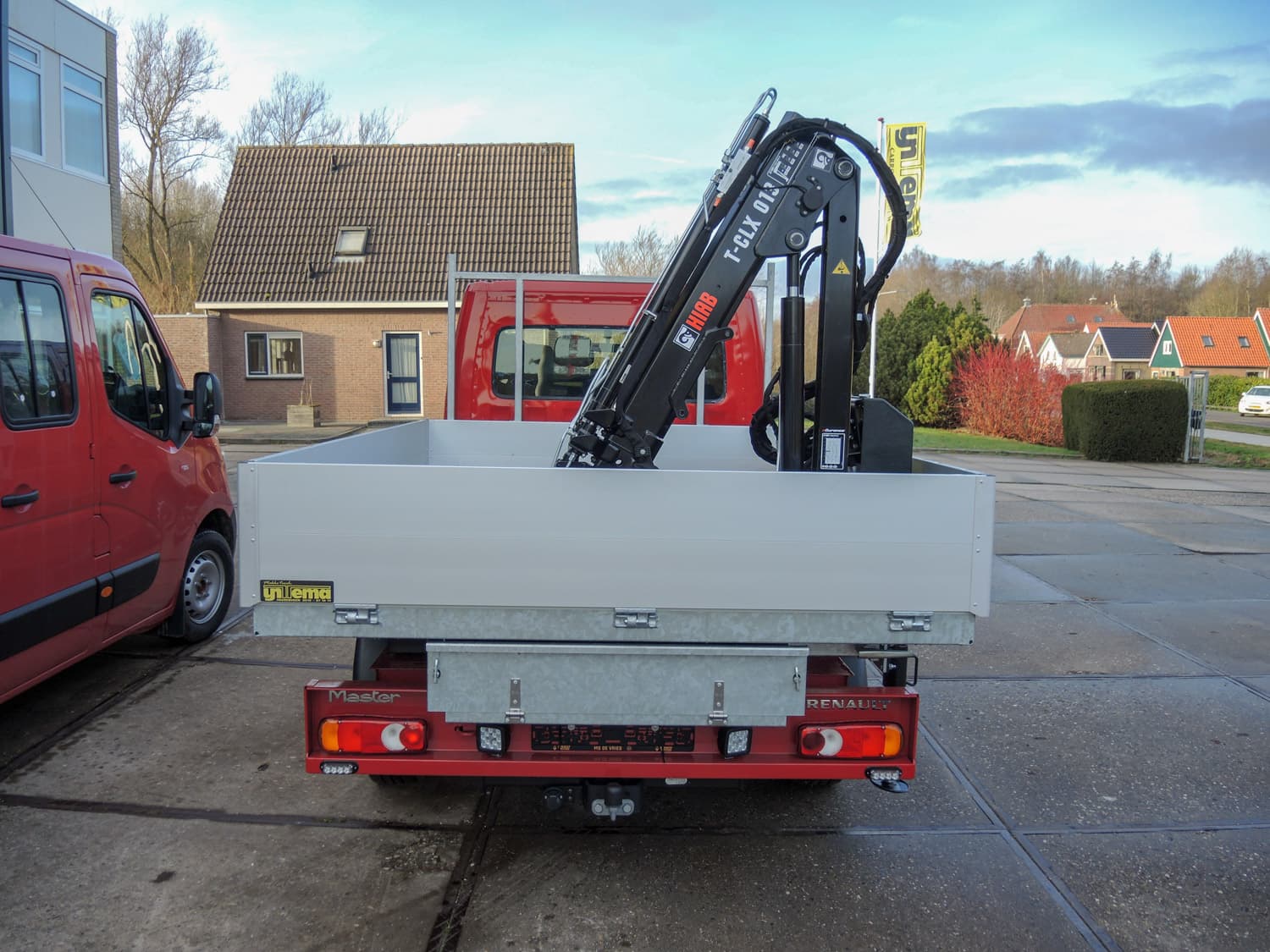 Renault Master open laadbak met HIAB kraan en hijslier