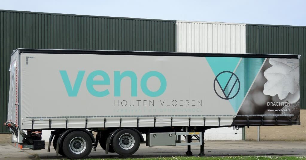 Zij-aanzicht schuifzeilen oplegger voor Veno Houtproducten