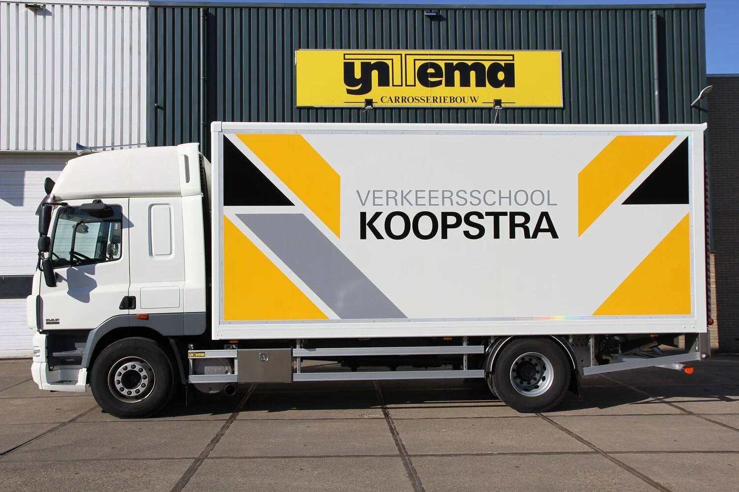 Een nieuwe carrosserie gemonteerd op een bestaande DAF.