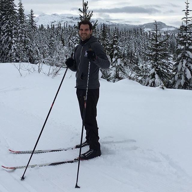 Skate skiing season has started!!! @theaculley and I have been doing some hard cardio workouts in the gym - many painful intervals on the assault bike and sled to get us really to enjoy our Nordic adventures. . . . 
#personaltrainerinvancouver #vanco