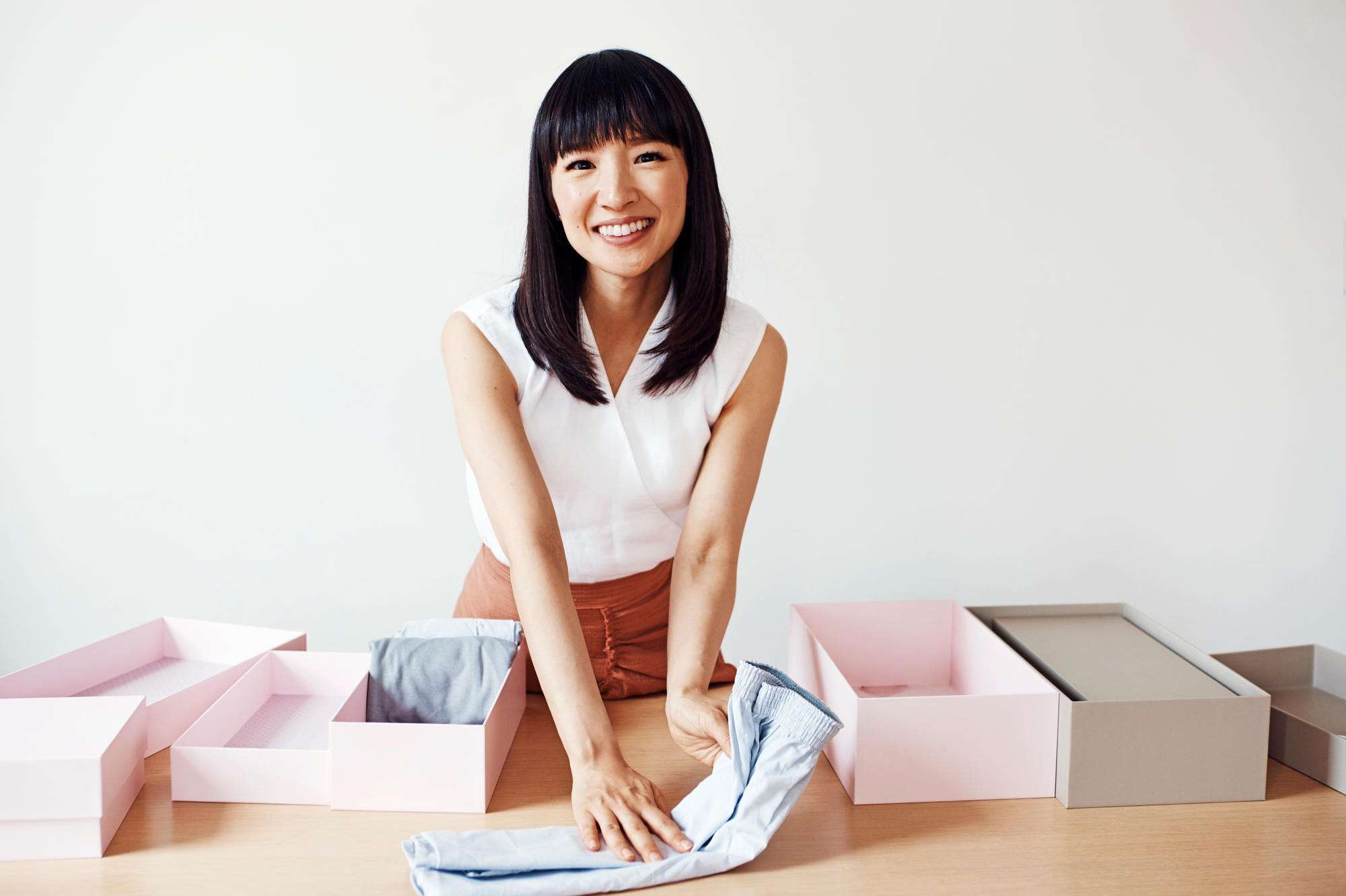 coveteur_marie_kondo_238_preview_maxwidth_2000_maxheight_2000_ppi_300_embedmetadata_true.jpg