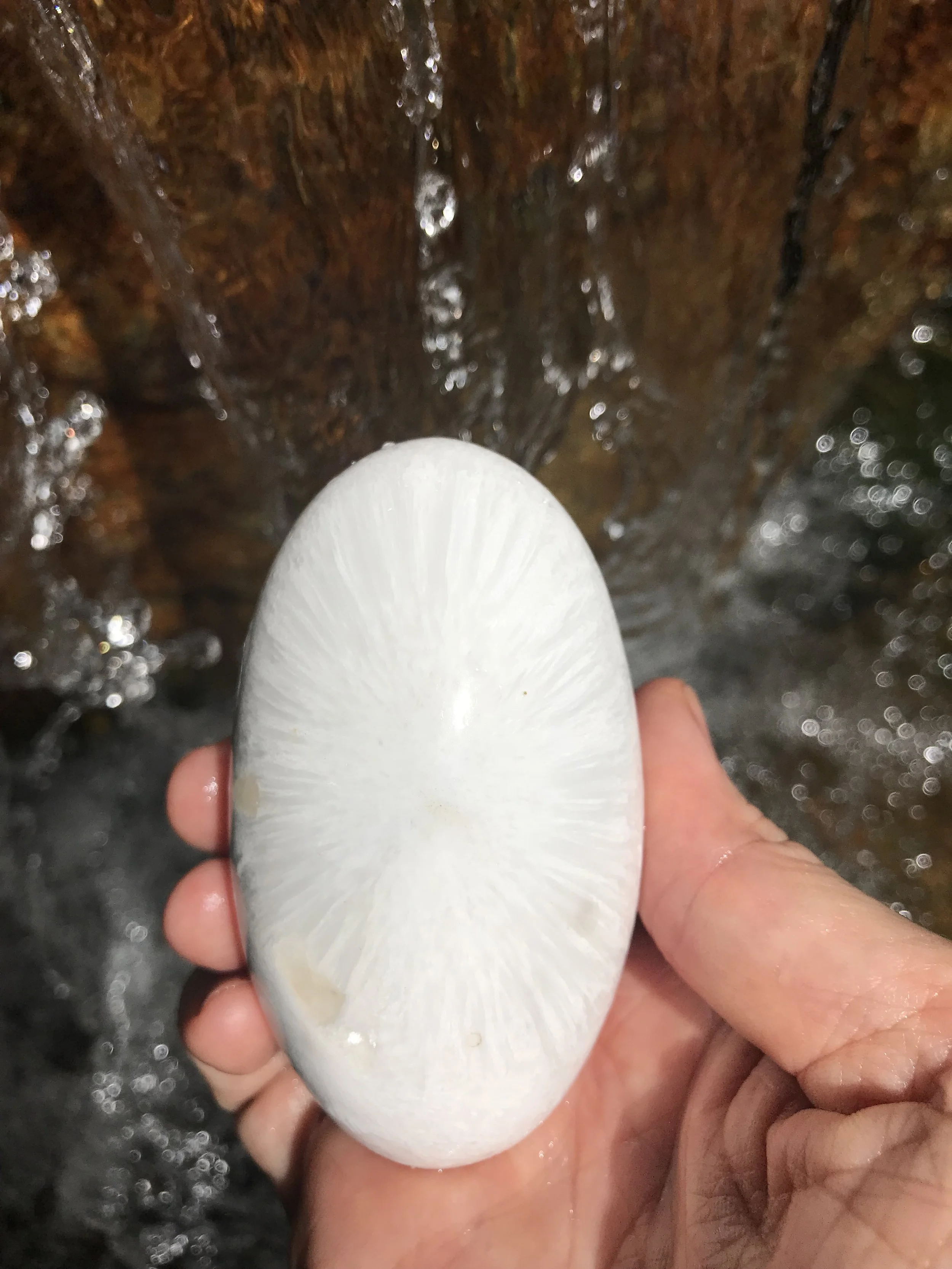 Scolecite Lingam.JPG