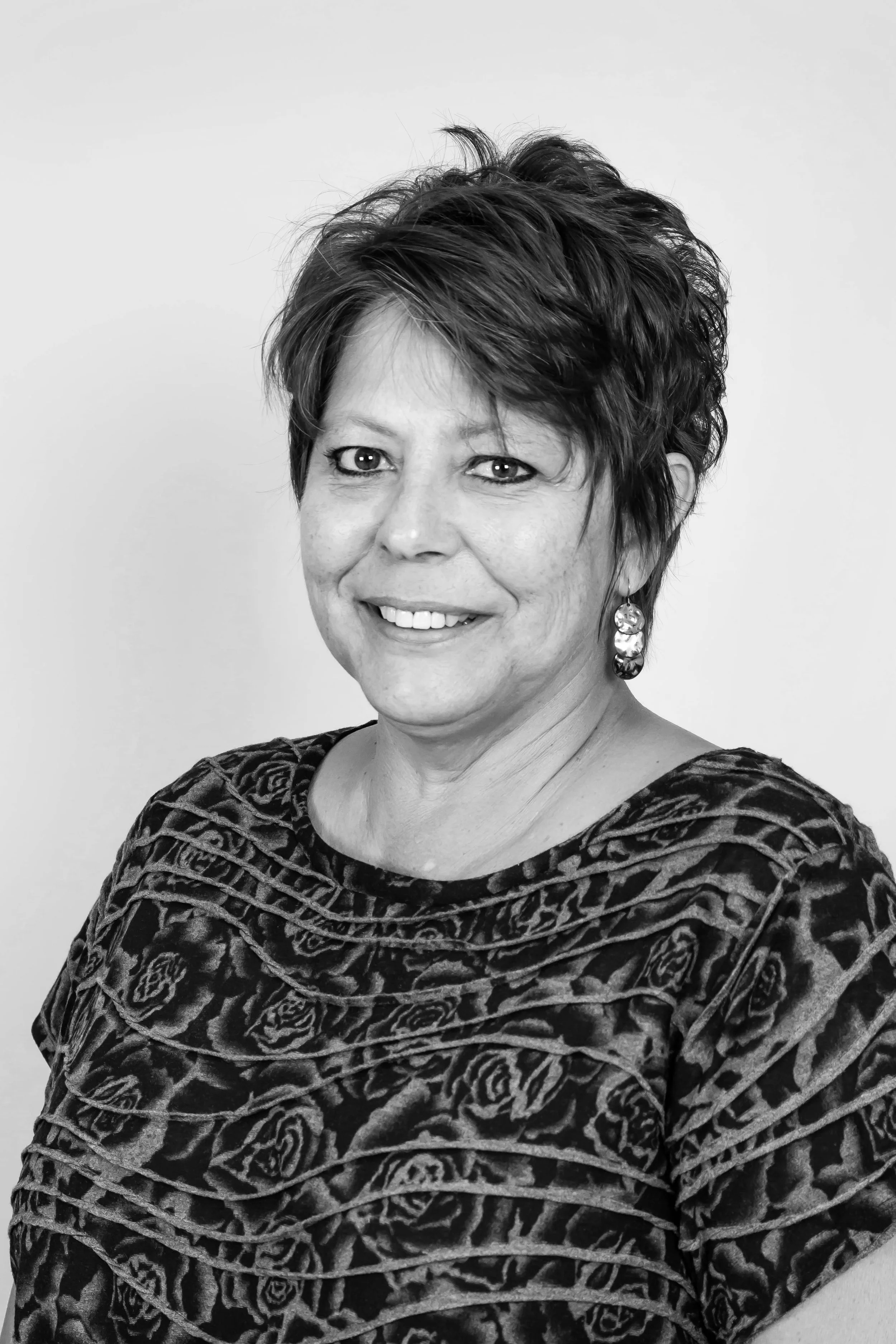 ROBIN FLANNIGAN BOOKKEEPER Robin has over 20 years of bookkeeping experience in the single-family and multi-family construction industries. Her knowledge and expertise helps keep Team C Construction’s financials pristine.