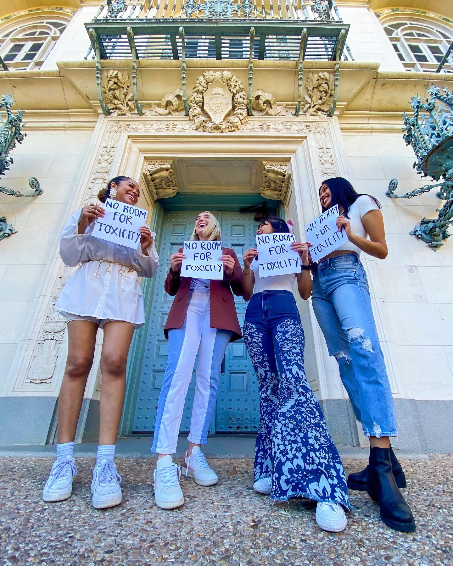 Do your part to make no room for toxicity in fashion by joining UT&rsquo;s very first Fashion FWD campus team! We are currently looking for college ambassadors to help us spread Fashion FWD&rsquo;s mission and educate the UT community! DM for more in