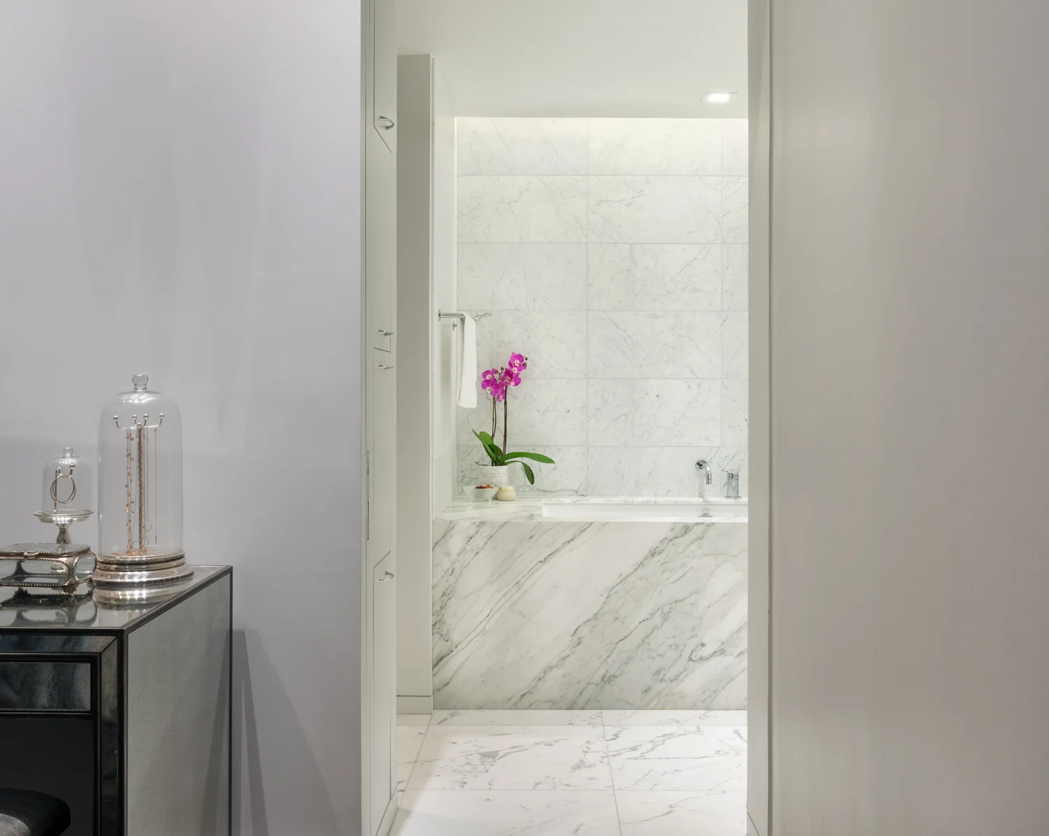 new-york-architect-adi-gershoni-master-bathroom-2.jpg