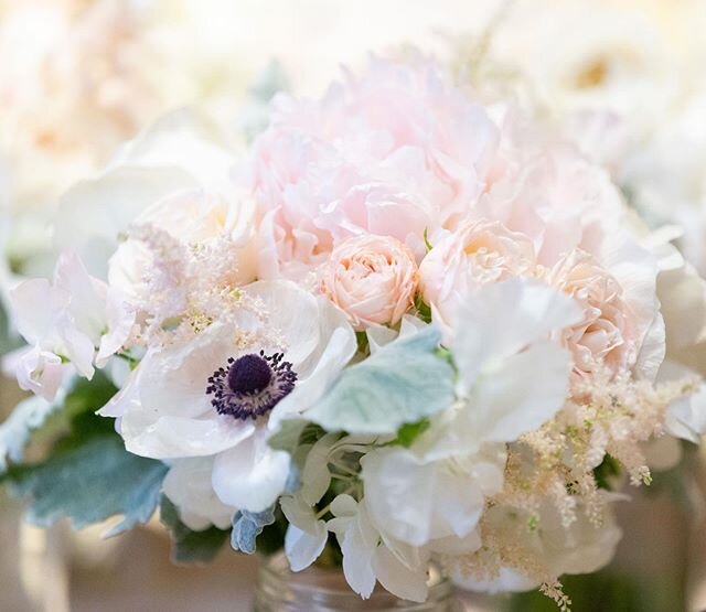 Bouquet bliss 💕 @blushingflorals #allora #alloraeventdesigns #bridalbouquet #wedding #flowers 📸 by @justintertainment