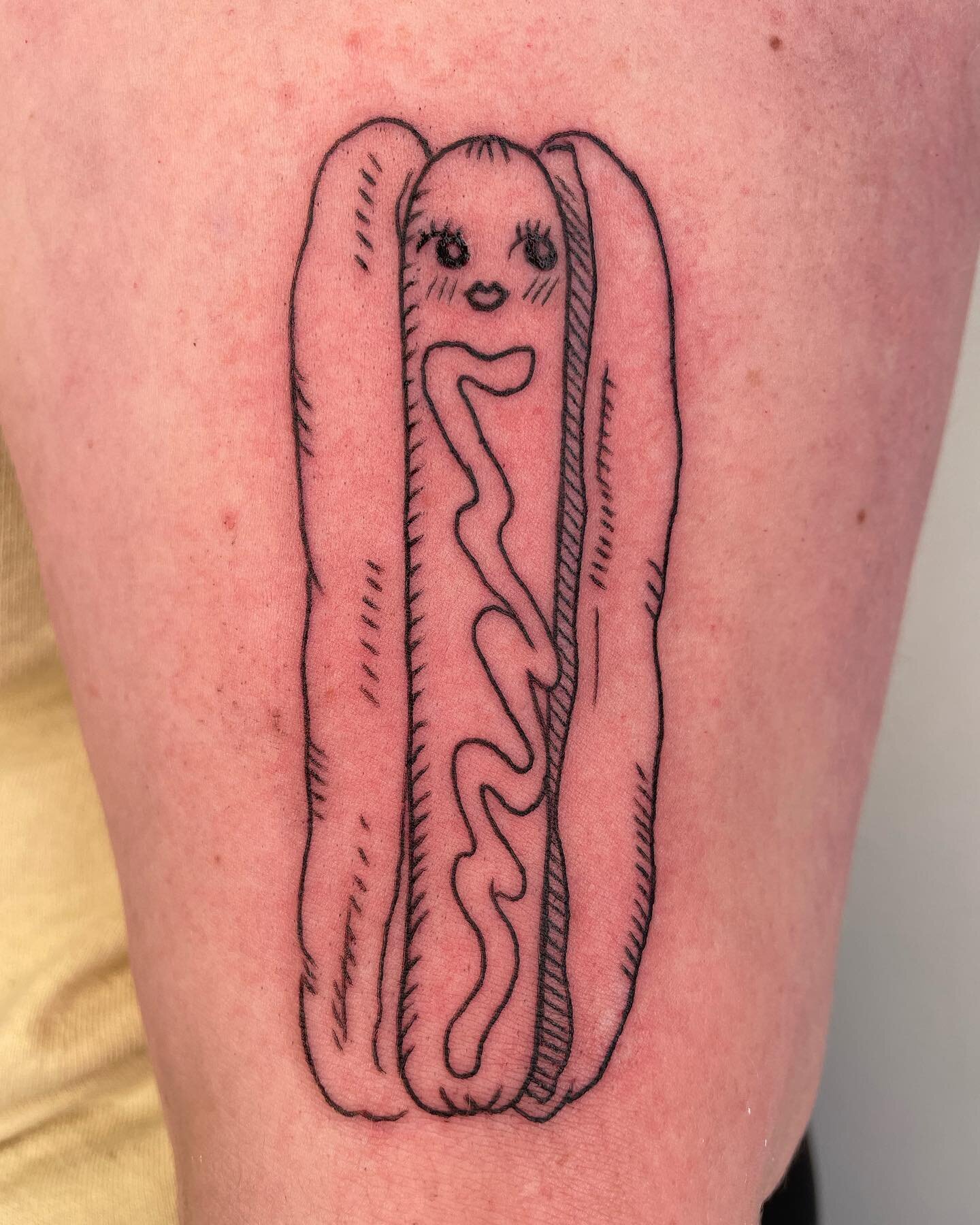 Had so much fun doing some friend tattoos for Emma and Avery the other day! Love how both turned out; this is the first time I&rsquo;ve done the hot dog and it was fabulous. Swipe through to see Avery&rsquo;s cat tat too! #cute #cuttetattoos #weirdta