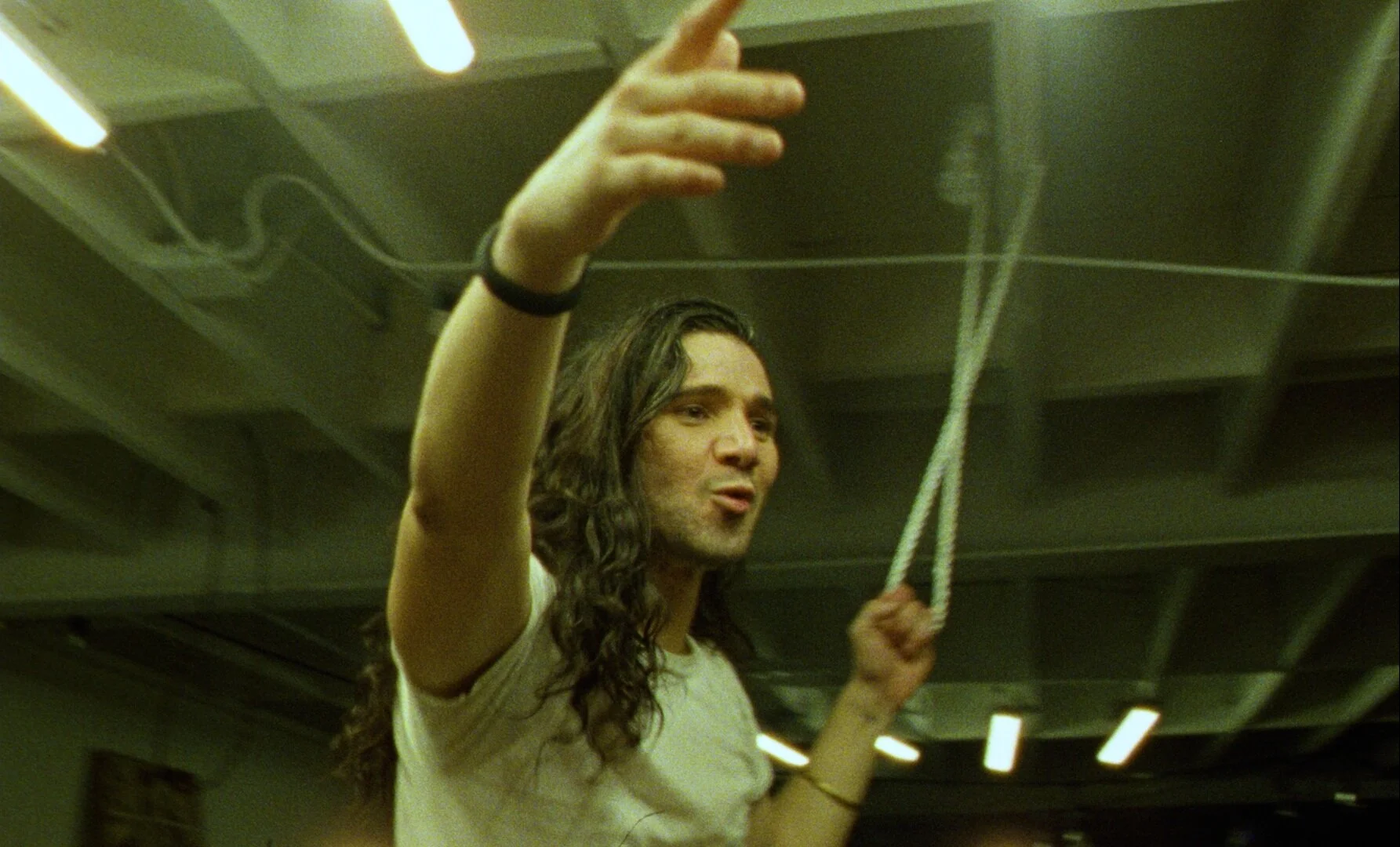 Skrillex - Too Bizarre Prores.mov.00_01_42_05.Still016.png