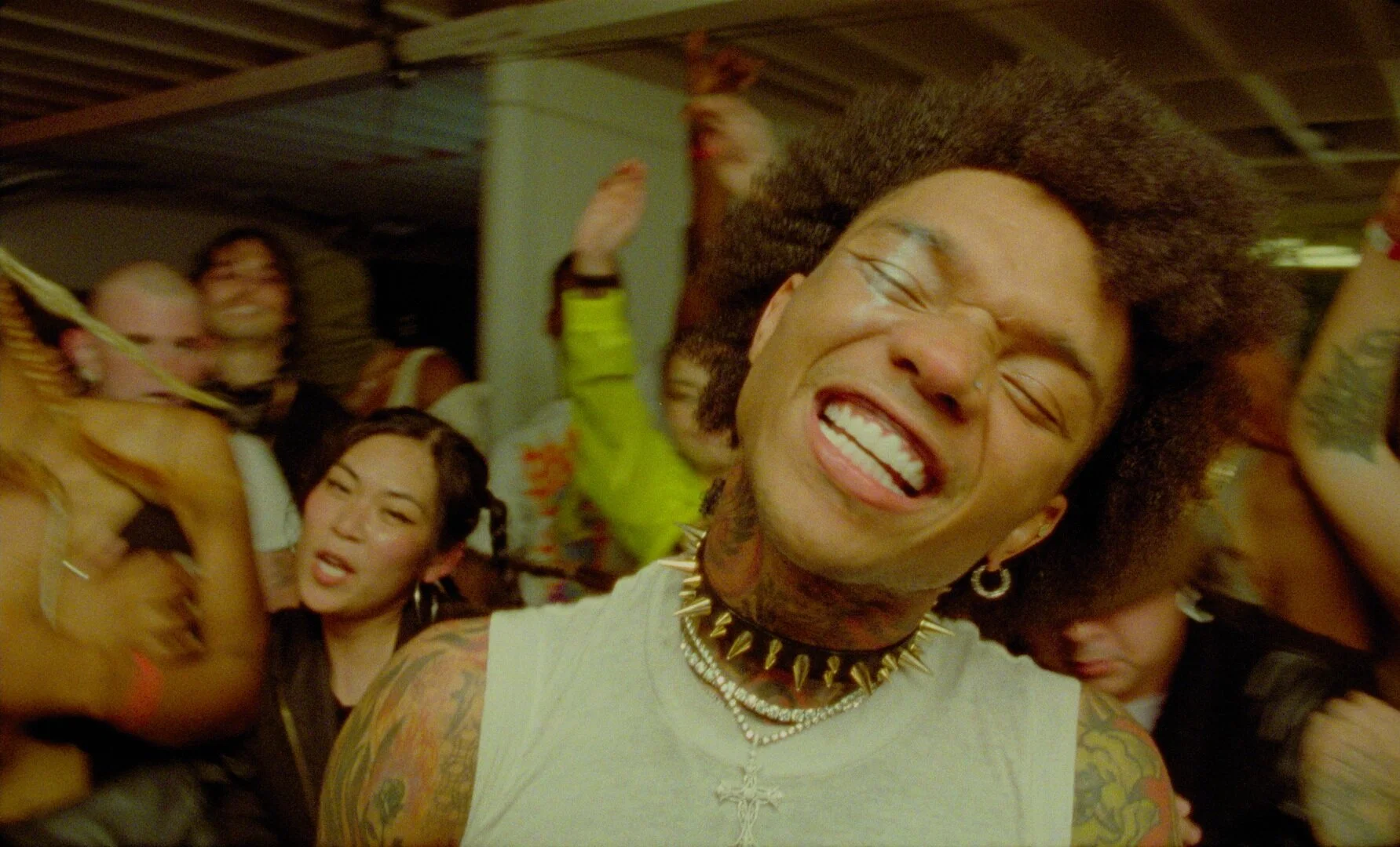 Skrillex - Too Bizarre Prores.mov.00_02_06_18.Still031.png