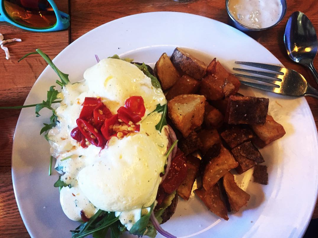 Hollandaise at a pizza place? You better believe it.