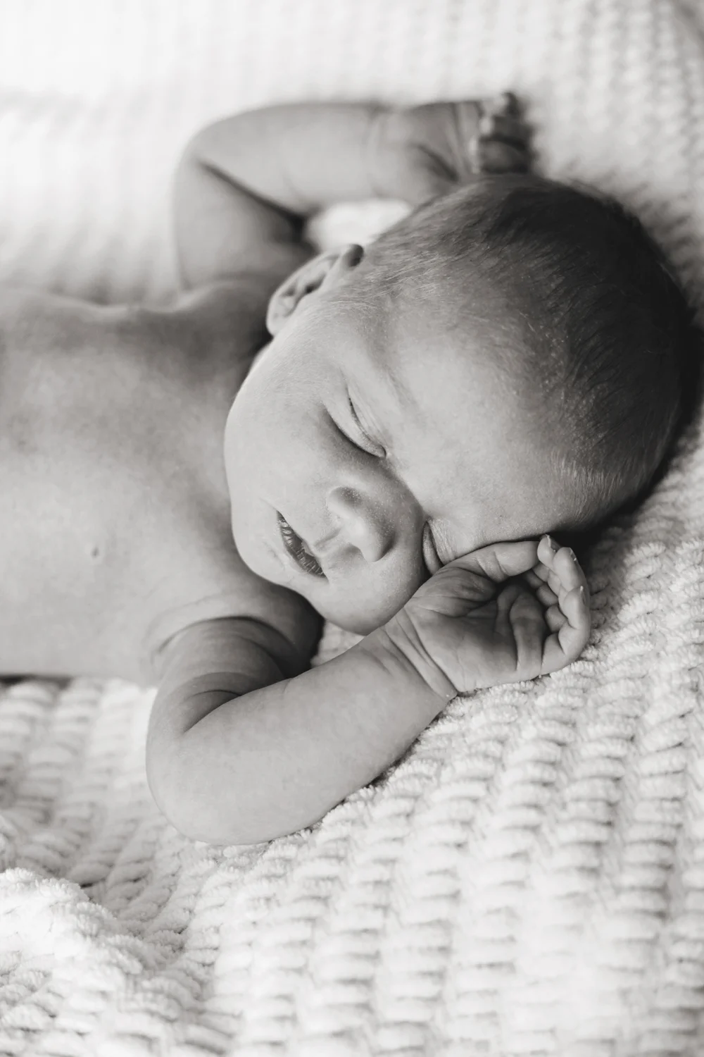 B&W Newborn Lifestyle Photography | karacheekphotography.com