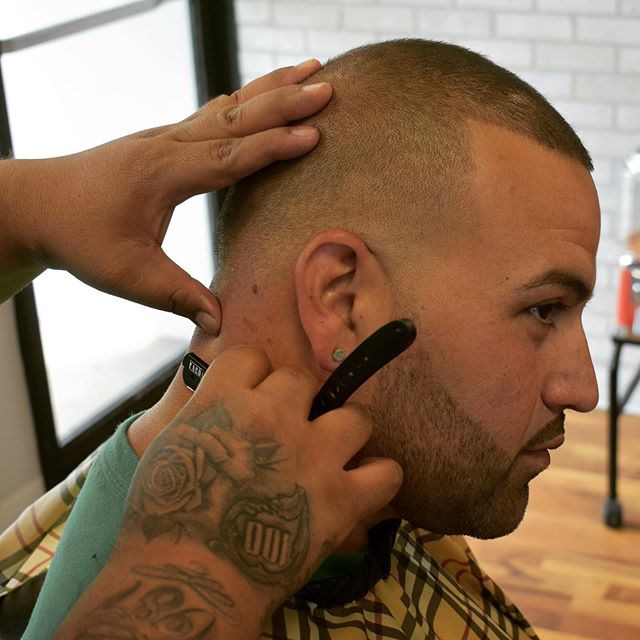 Fresh cuts for the hot summer
#wahl #tattoos #barbershop #fade #fadehaircut #razorcuts #razorblades
