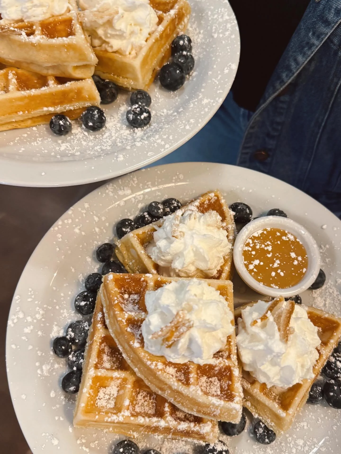Blueberry + lemon = the perfect match? 🫐🍋 Tell us yes or no 👇

#WaffleLove #CoffeeAndWaffles #BlueberryLemon #BrunchTime #CafeFavorites