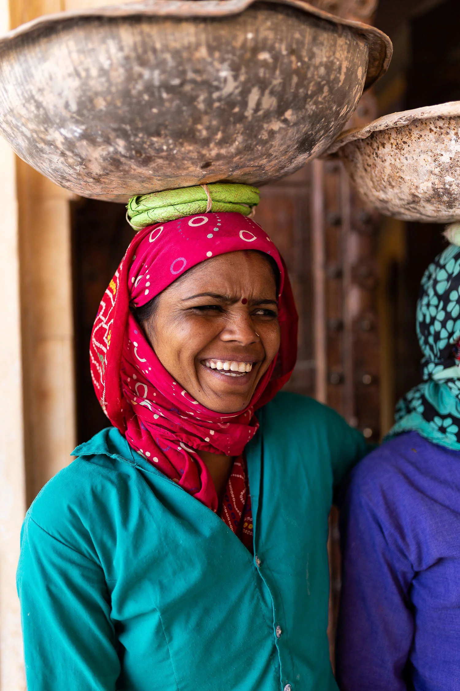 Indian-lady-carrying-a-basket-on-her-head-8755.jpg
