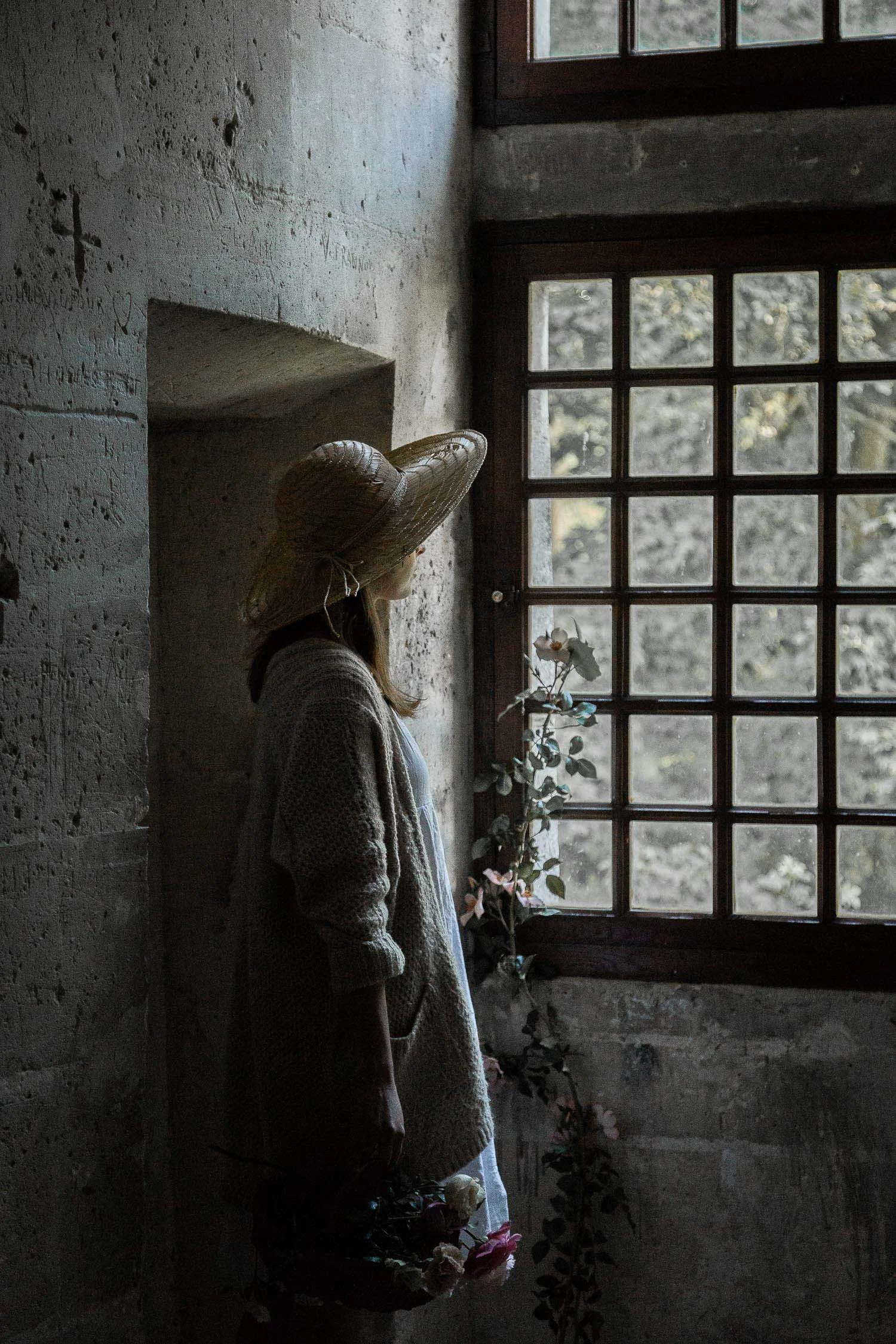 The-secret-garden-girl-looking-out-the-window-6599.jpg