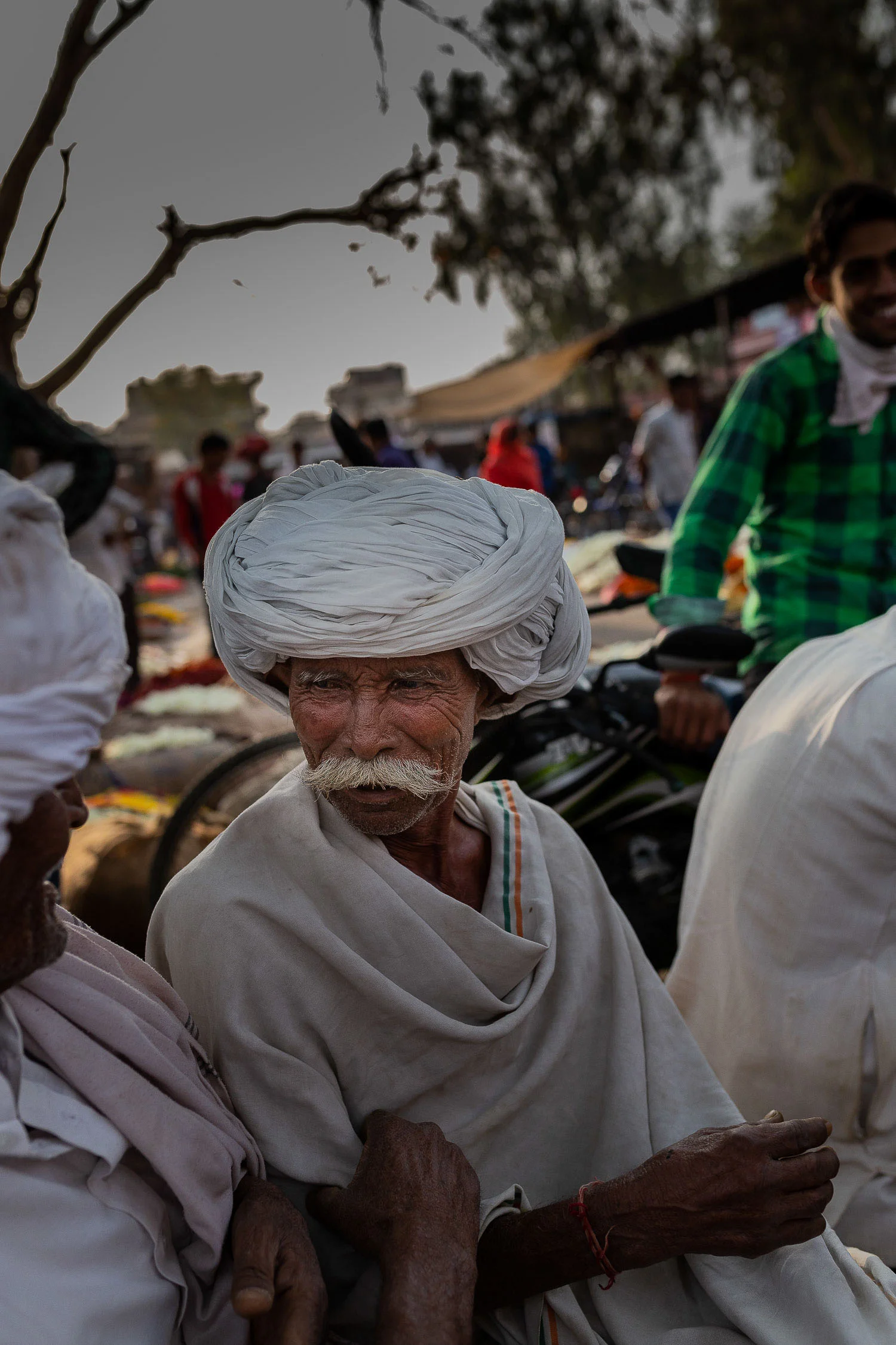 White-Turban-Old-Man-India-9824.jpg
