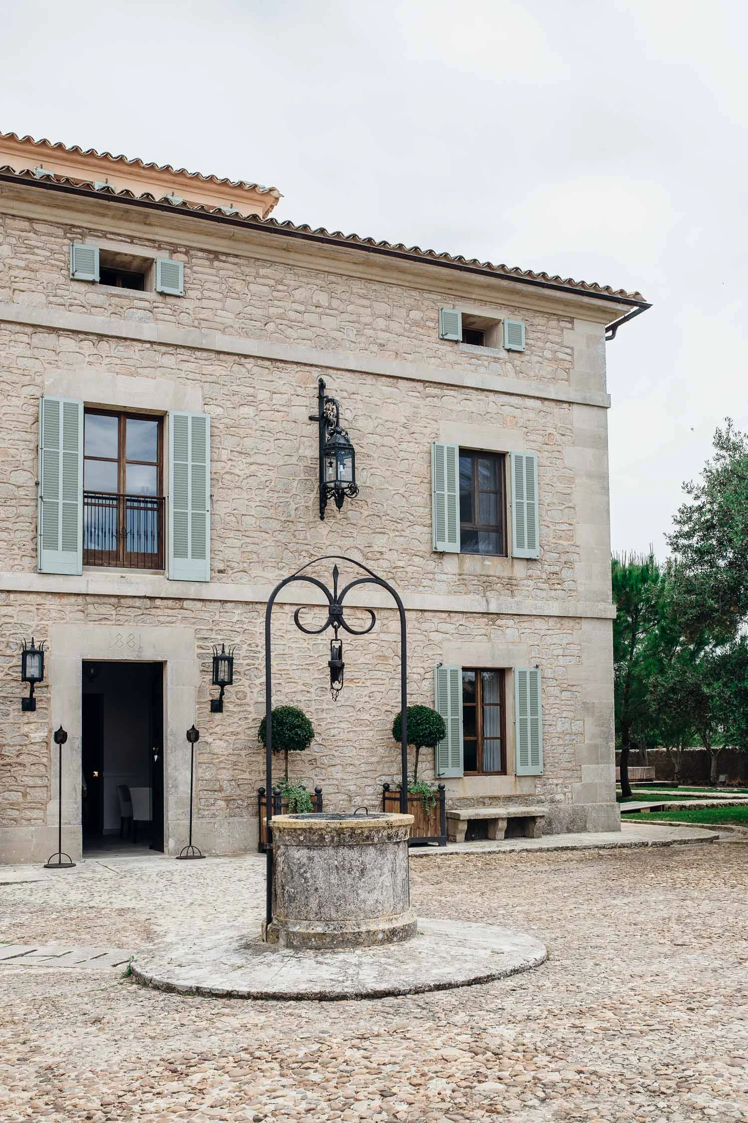 Cal-Reiet-front-courtyard-Mallorca-1225.jpg