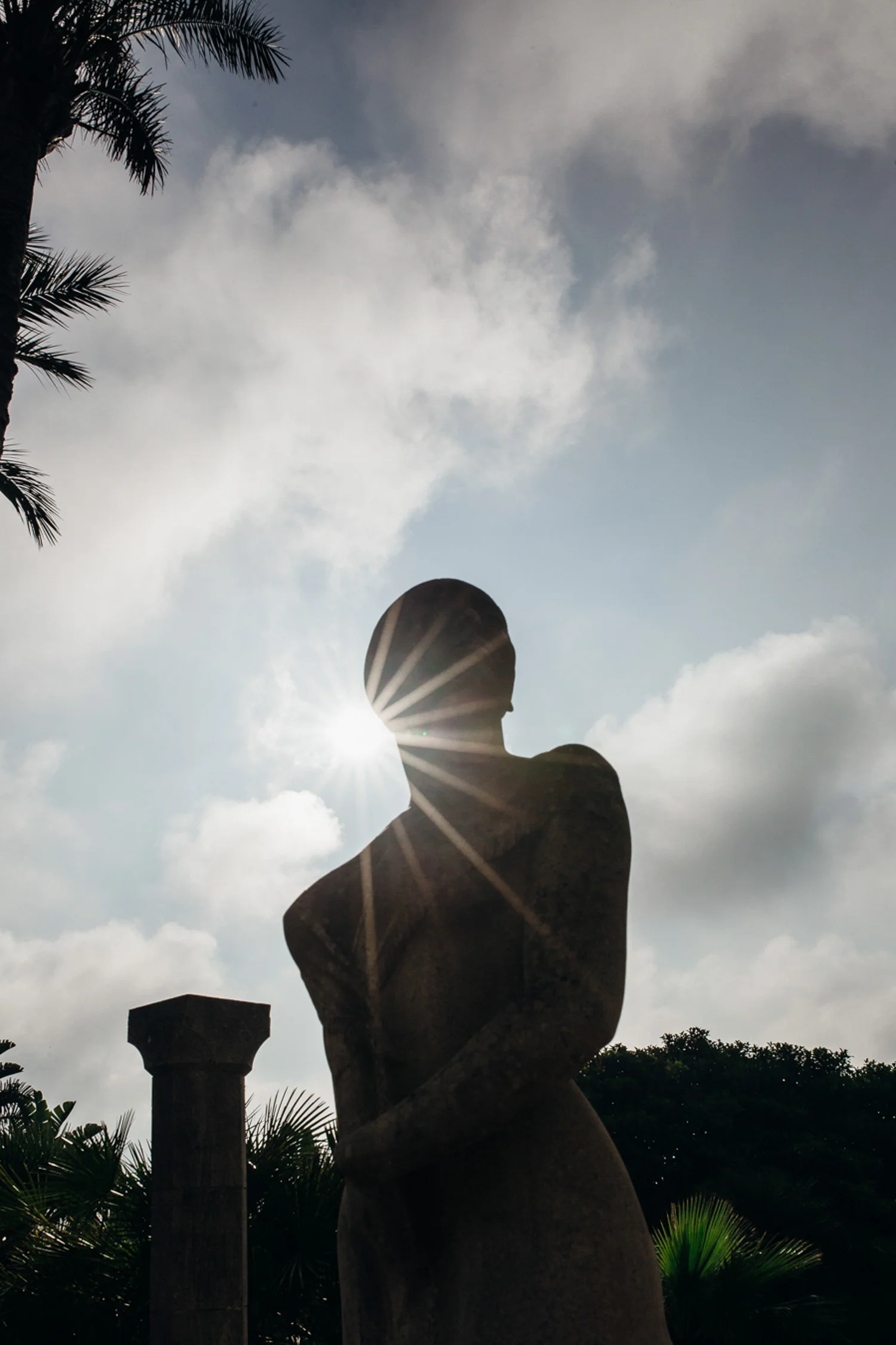 Cal-Reiet-Statue-against-the-sun-Mallorca-1321.jpg