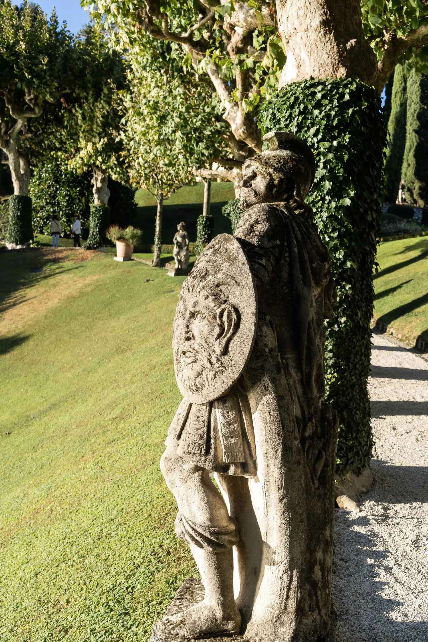 Villa-del-Balbianello-Lake-Como-Italy-garden-statues-02318.jpg