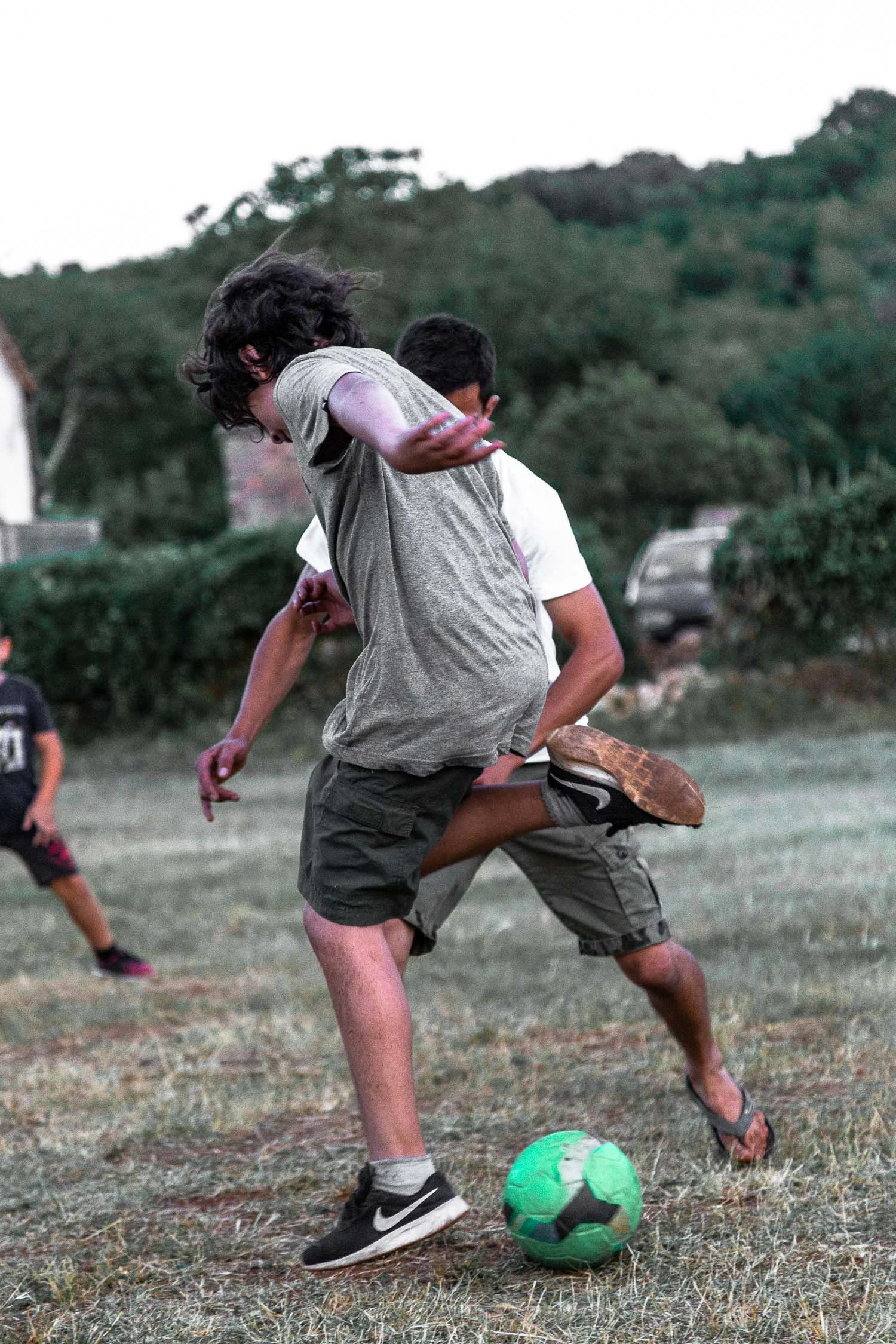 Tuscany-children-playing-football-4421.jpg
