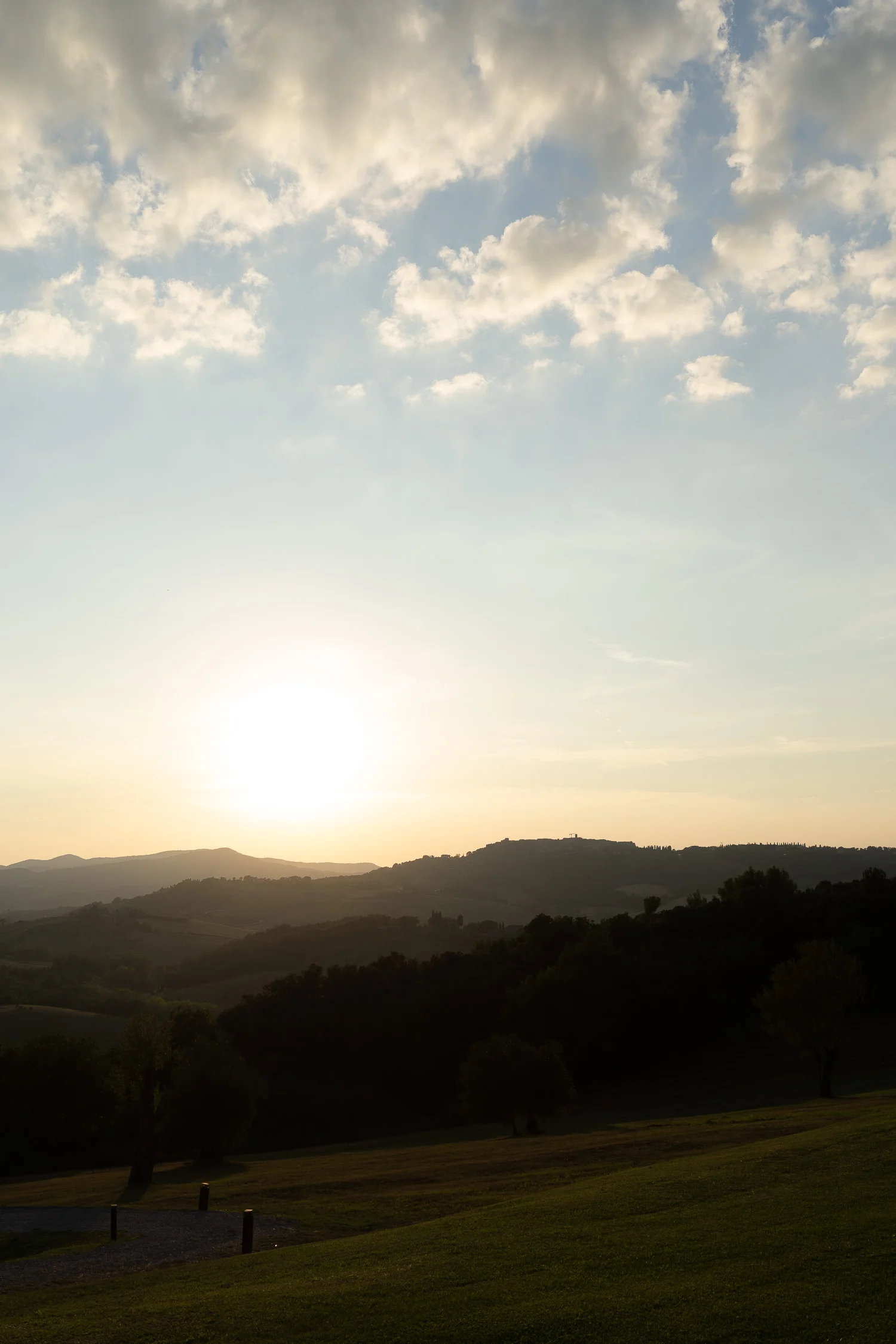 Tuscany-landscape-at-sunset-01862.jpg