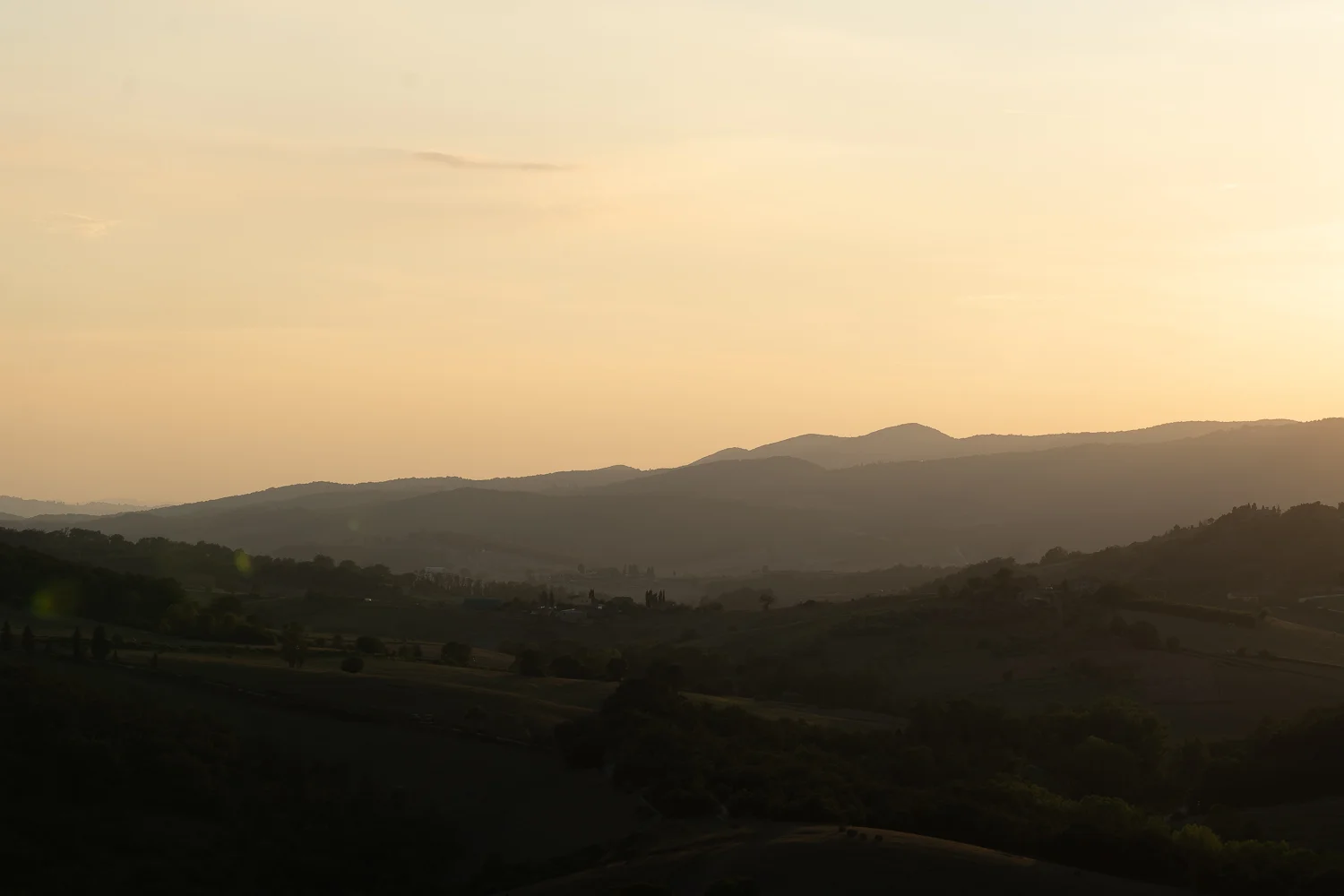 Tuscany-landscape-at-sunset-01871.jpg