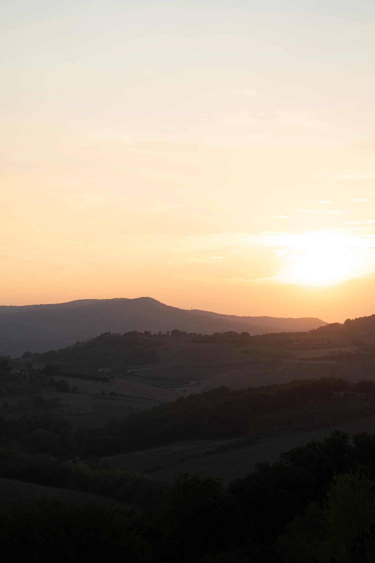 Tuscany-landscape-at-sunset-01890.jpg
