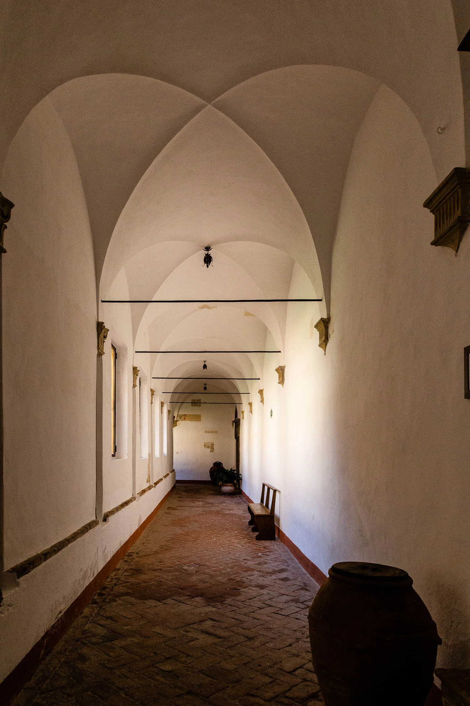 Tuscany-Sant-Anna-in-Camprena-corridor-5389.jpg