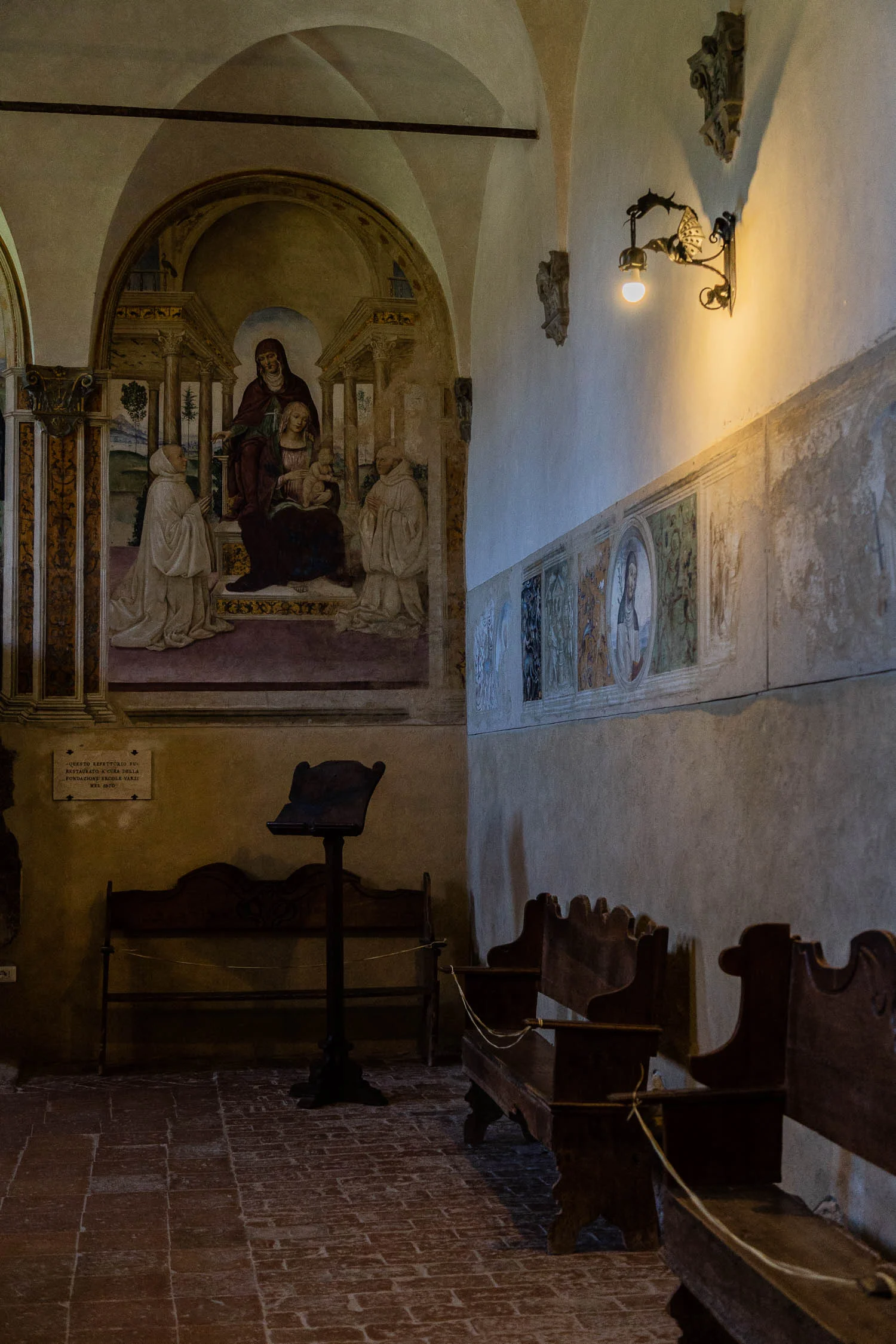 Tuscany-Sant-Anna-in-Camprena-refettorio-5402.jpg