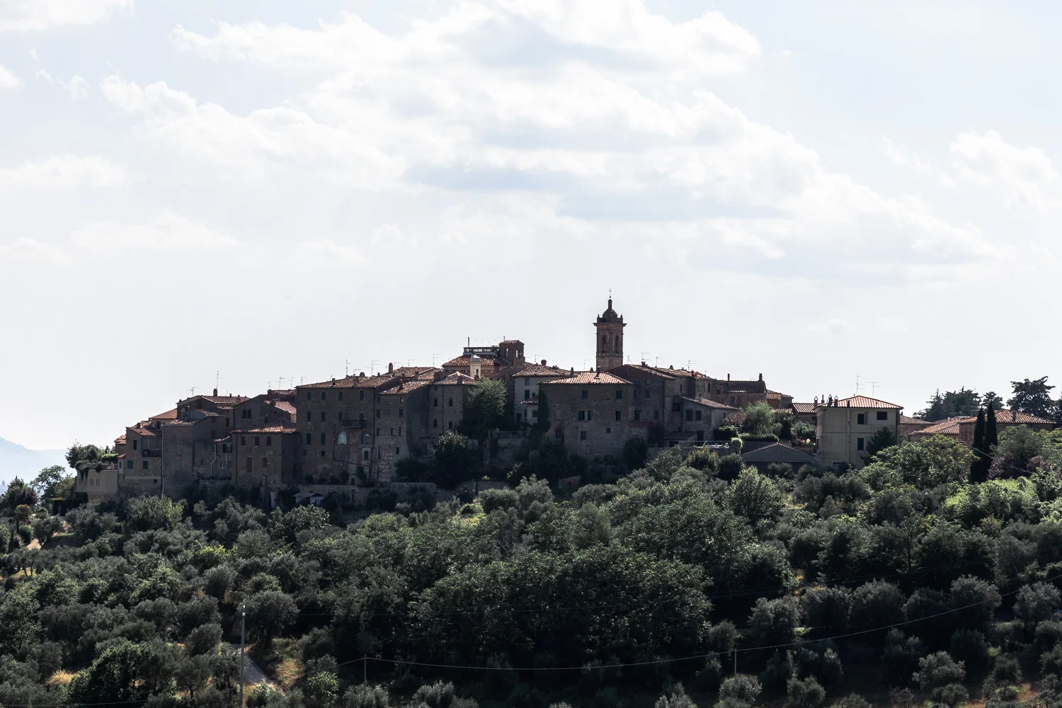 Tuscany-town-on-a-hill-5421.jpg