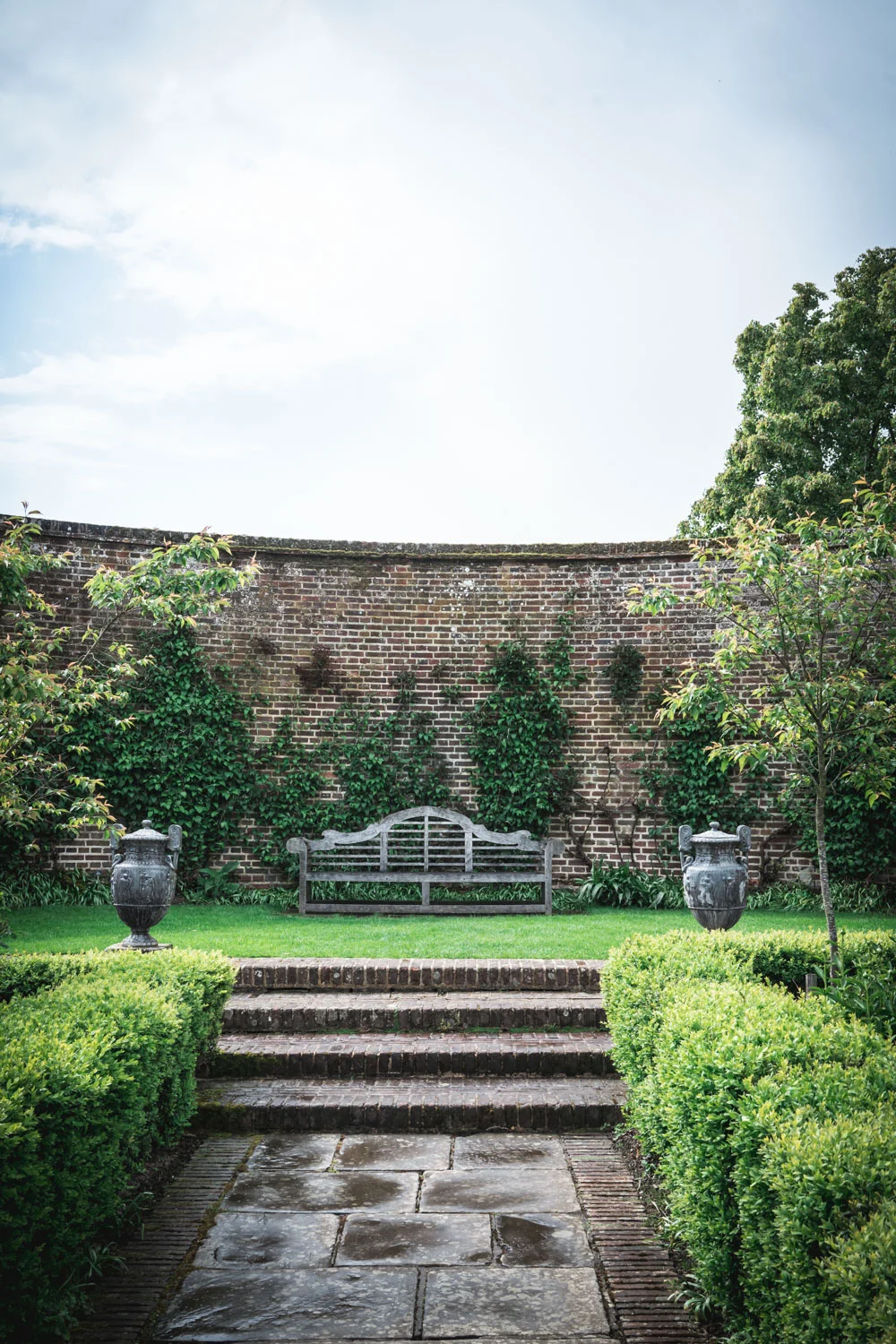 Sissinghurst-Castle-bench-in-the-garden.jpg