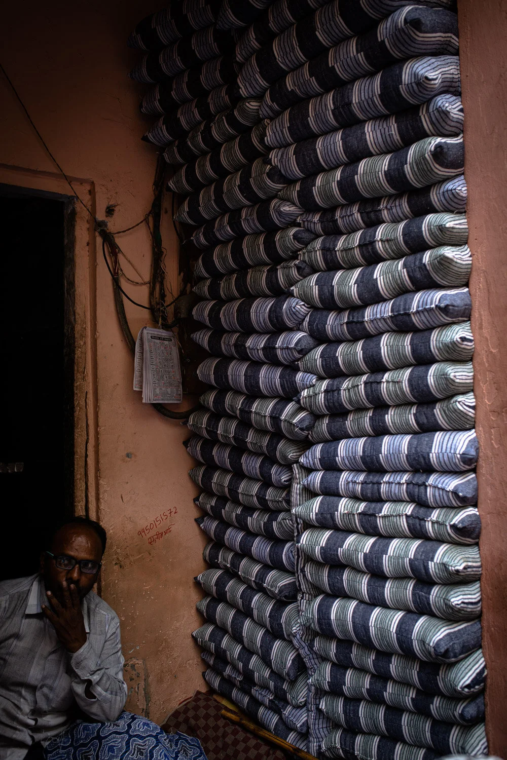 Stefania_Boglioli_INDIA_STREET-FOOD_pillow-shop-00-22.jpg