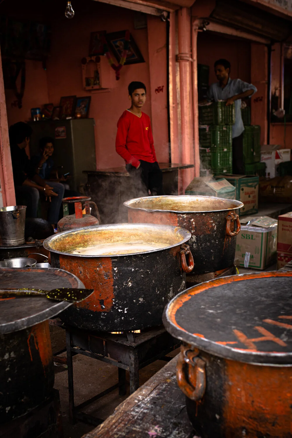 Stefania_Boglioli_INDIA_STREET-FOOD_outdoor-restaurant-00-16.jpg