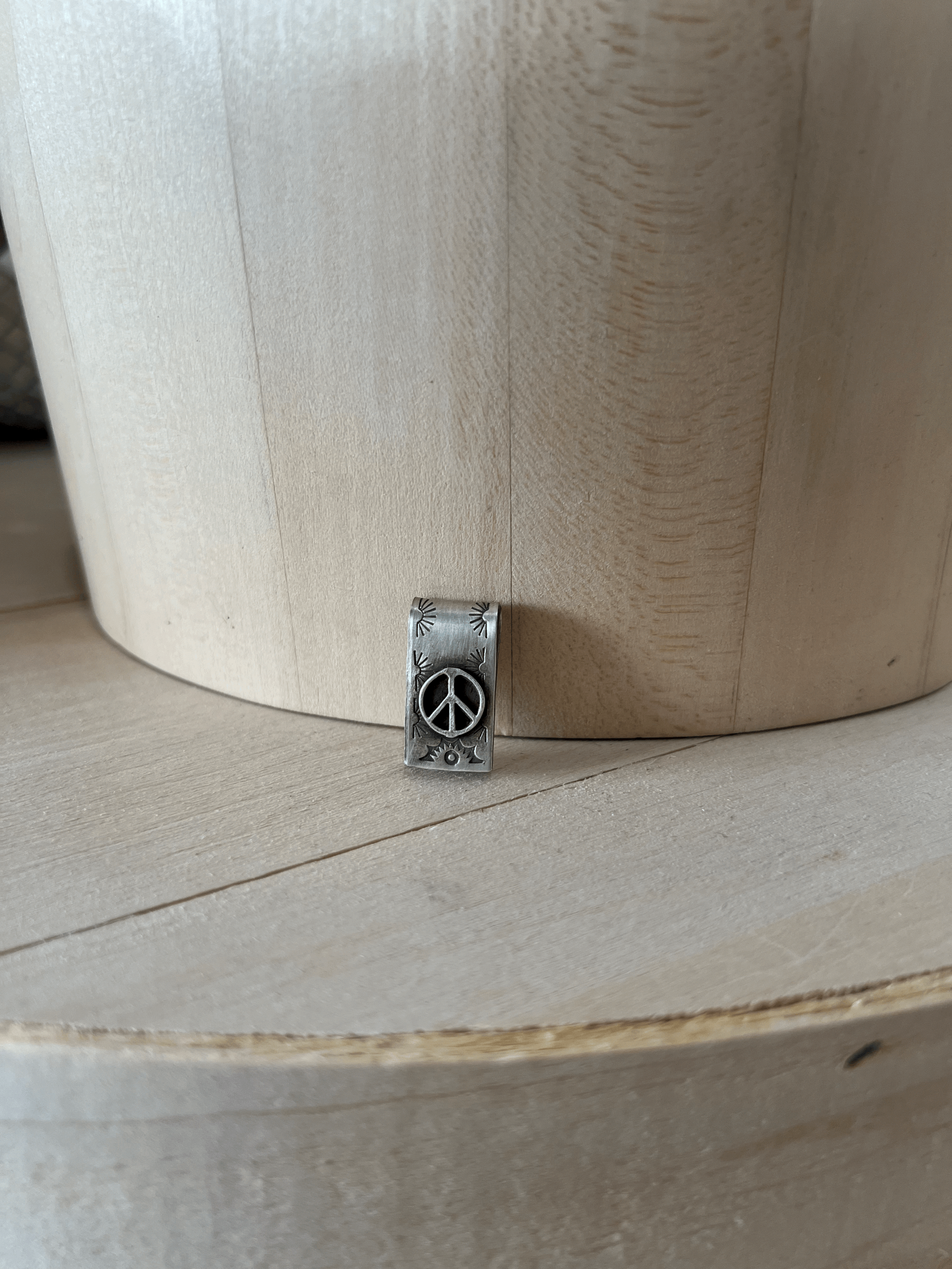 Peace Sign Brim Clip