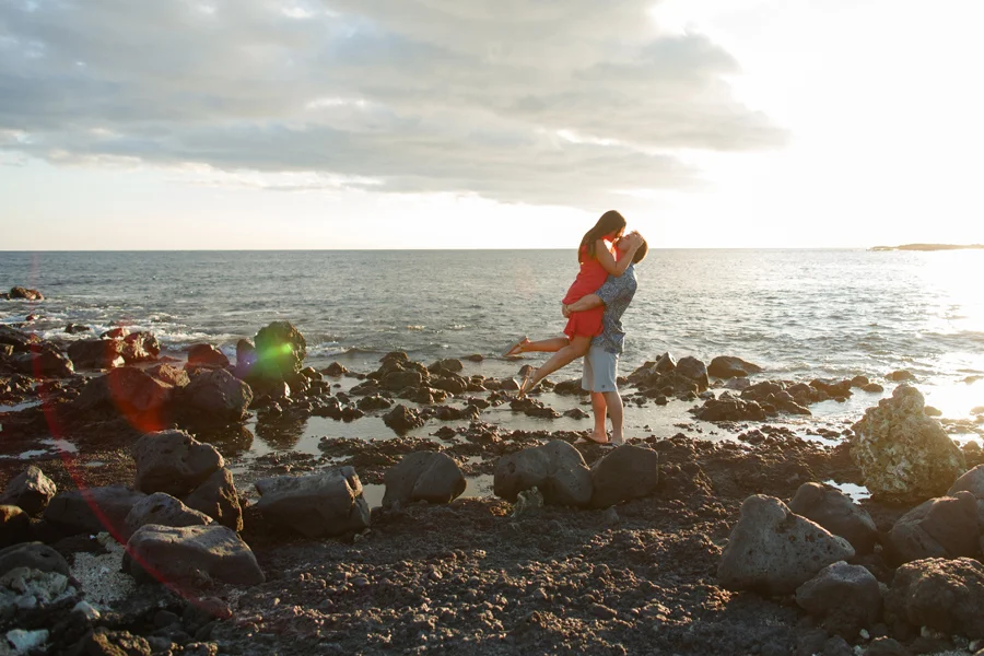 romatic maui engagement photography