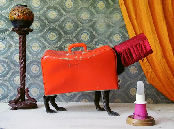 DER KLASSICHE FOURLEG, 2011, C-PRINT, ARTIST FRAME, 5/5 & 2 AP 29 X 38”