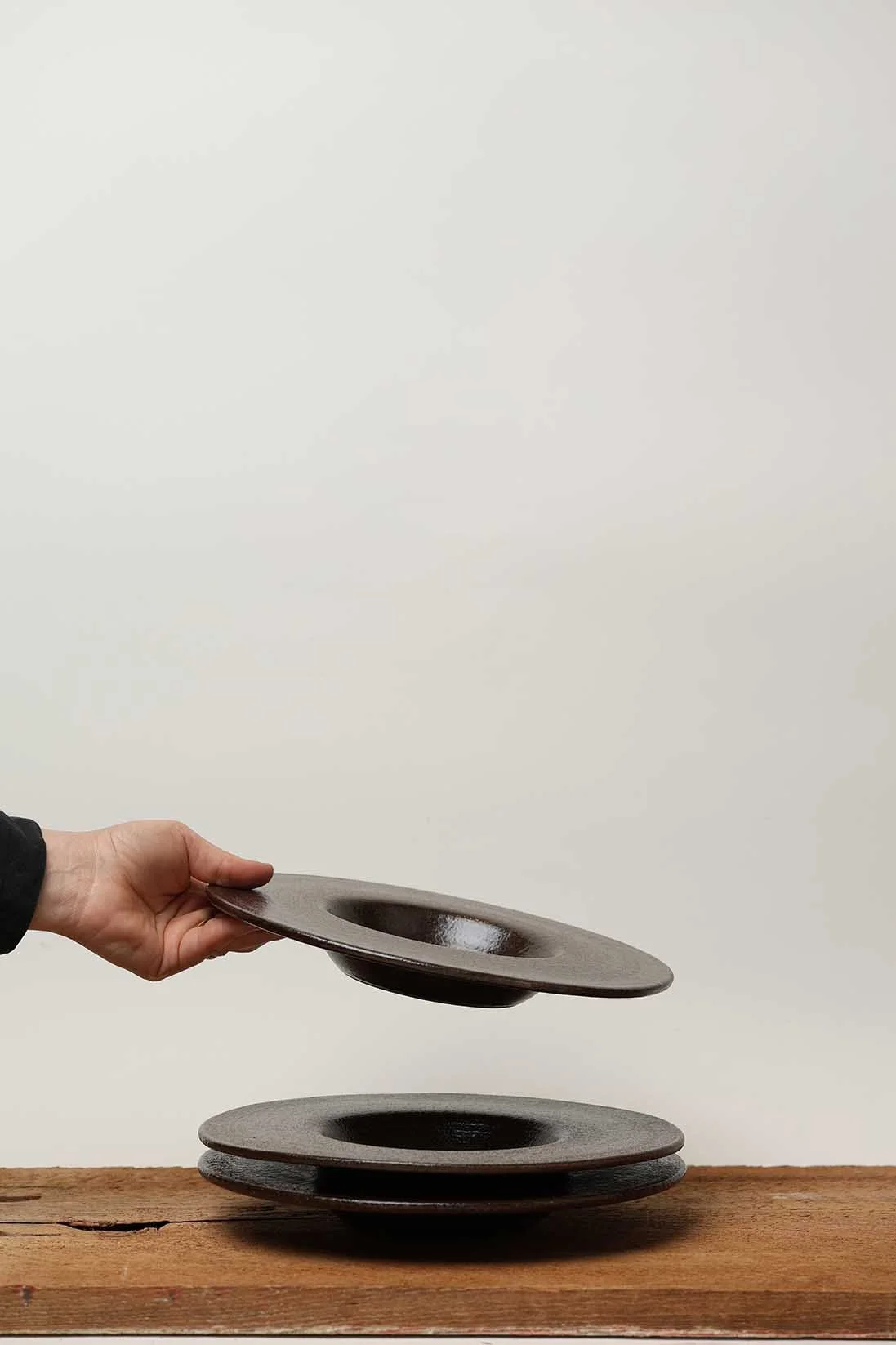 Assiette Trottoir:Chapeau- Brun - Collection St-Armand par Atelier Trema3.jpg