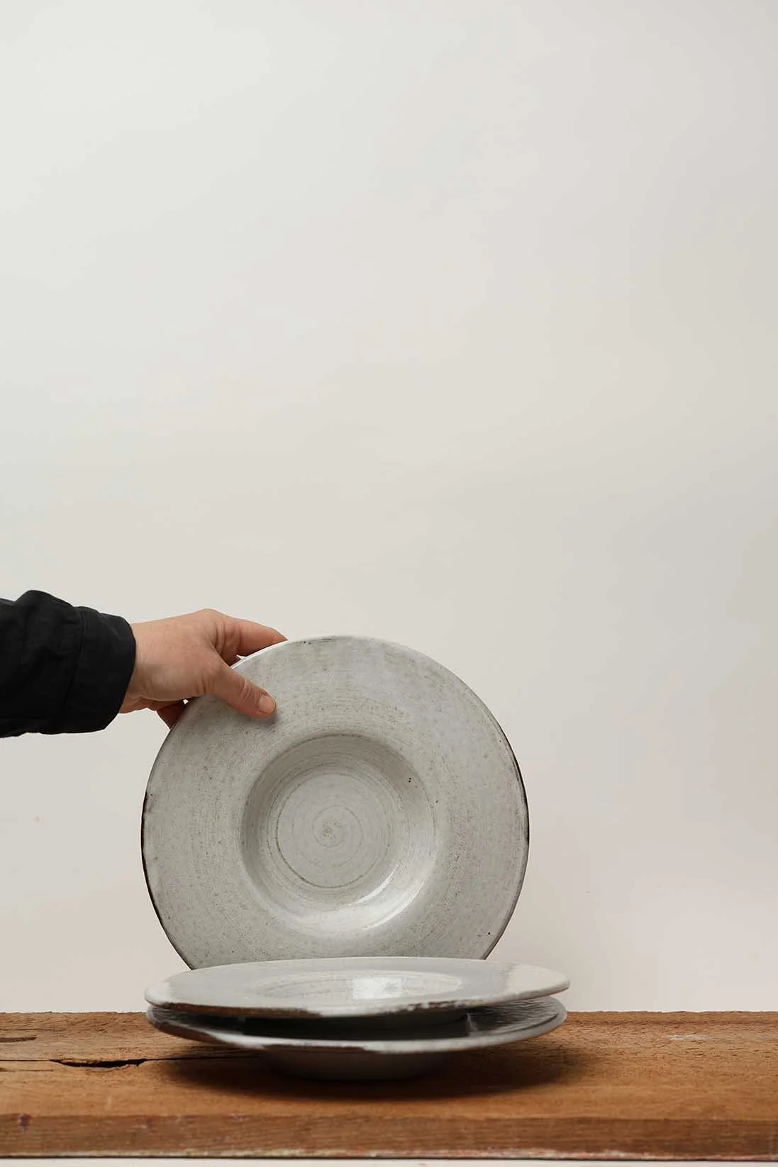 Assiette Trottoir:Chapeau- Blanc - Collection St-Armand par Atelier Trema2.jpg