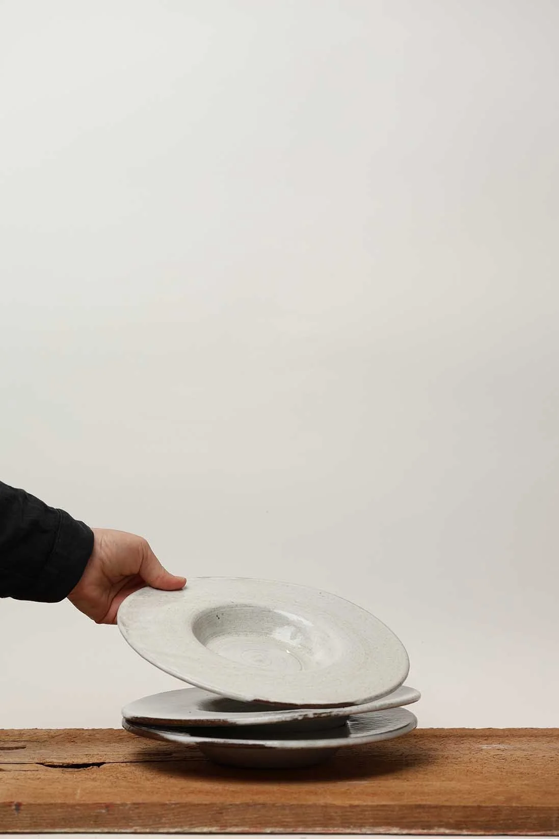 Assiette Trottoir:Chapeau- Blanc - Collection St-Armand par Atelier Trema1.jpg