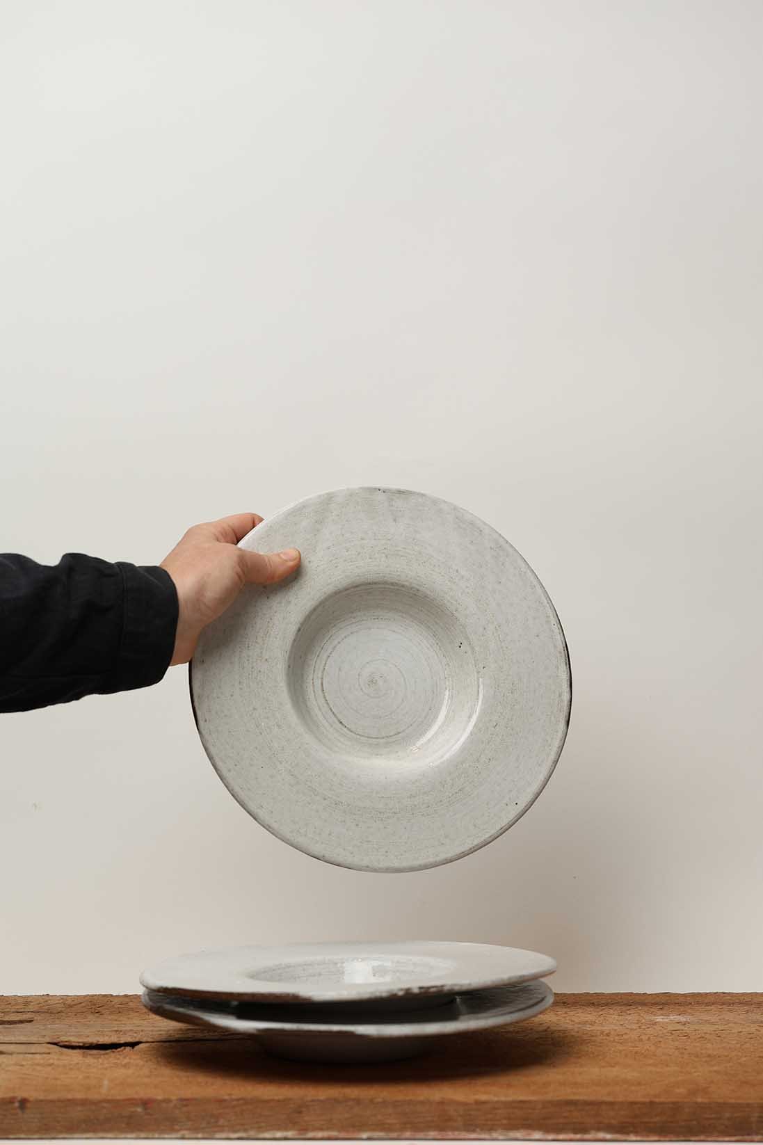 Assiette Trottoir:Chapeau- Blanc - Collection St-Armand par Atelier Trema3.jpg