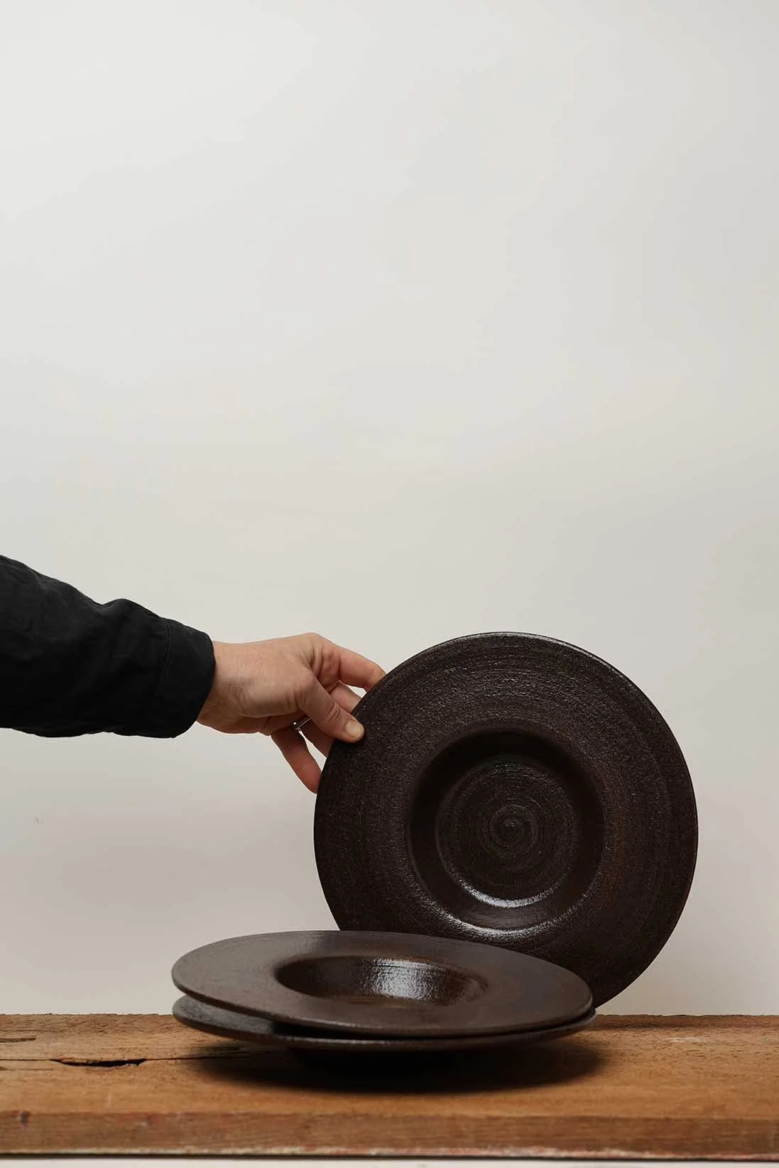 Assiette Trottoir:Chapeau- Brun - Collection St-Armand par Atelier Trema2.jpg