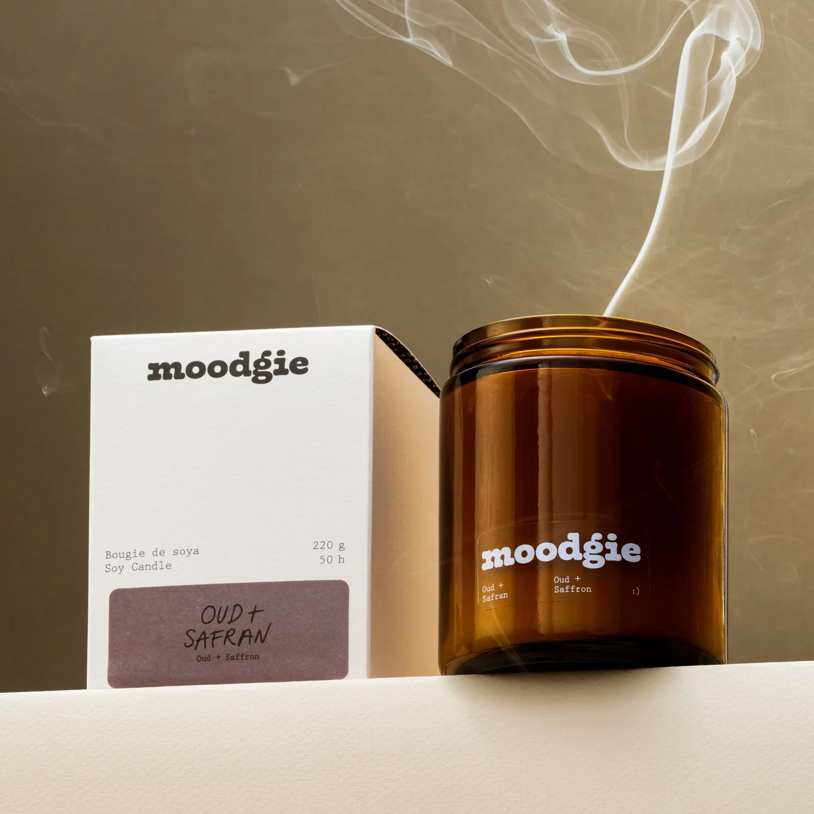 bougie-soya-oud-safran-220g-naturelle-moodgie.jpg.webp