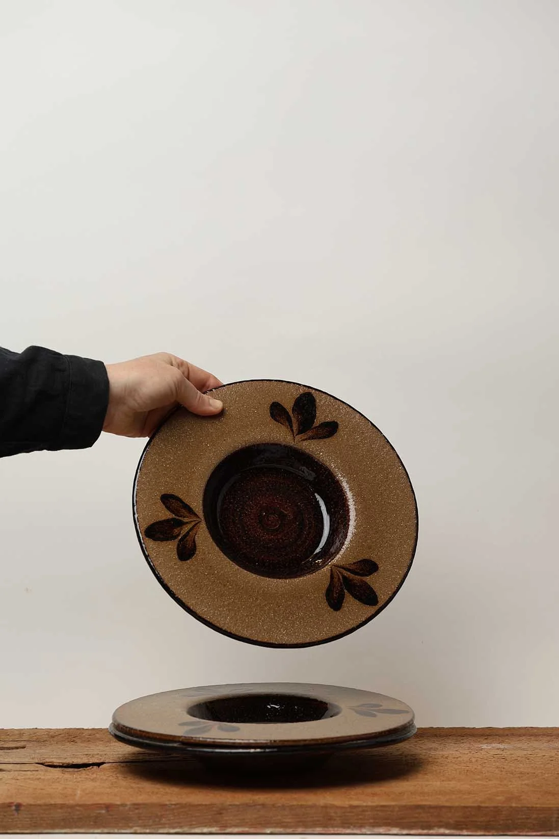 Assiette Trottoir:Chapeau- Fleur - Collection St-Armand par Atelier Trema3.jpg