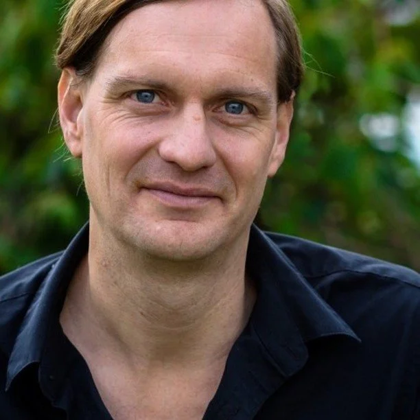 𝐃𝐢𝐬𝐜𝐨𝐯𝐞𝐫𝐢𝐧𝐠 𝐭𝐡𝐞 𝐜𝐡𝐮𝐫𝐜𝐡 𝐫𝐢𝐠𝐡𝐭 𝐰𝐡𝐞𝐫𝐞 𝐲𝐨𝐮 𝐚𝐫𝐞

𝘑𝘦𝘴𝘶𝘴 𝘳𝘦𝘱𝘭𝘪𝘦𝘥, &ldquo;𝘛𝘩𝘦 𝘤𝘰𝘮𝘪𝘯𝘨 𝘰𝘧 𝘵𝘩𝘦 𝘬𝘪𝘯𝘨𝘥𝘰𝘮 𝘰𝘧 𝘎𝘰𝘥 𝘪𝘴 𝘯𝘰𝘵 𝘴𝘰𝘮𝘦𝘵𝘩𝘪𝘯𝘨 𝘵𝘩𝘢𝘵 𝘤𝘢𝘯 𝘣𝘦 𝘰𝘣𝘴𝘦𝘳𝘷𝘦𝘥, 𝘯𝘰𝘳 