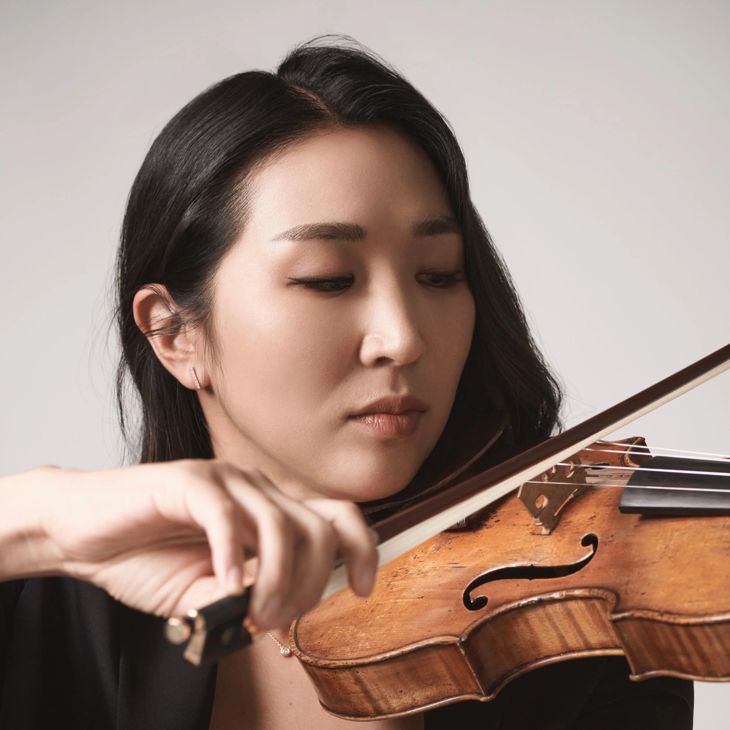 Liz Lee, violin