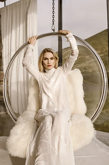 This iconic bridal gown channels cool girl vibe so much #letobridal 