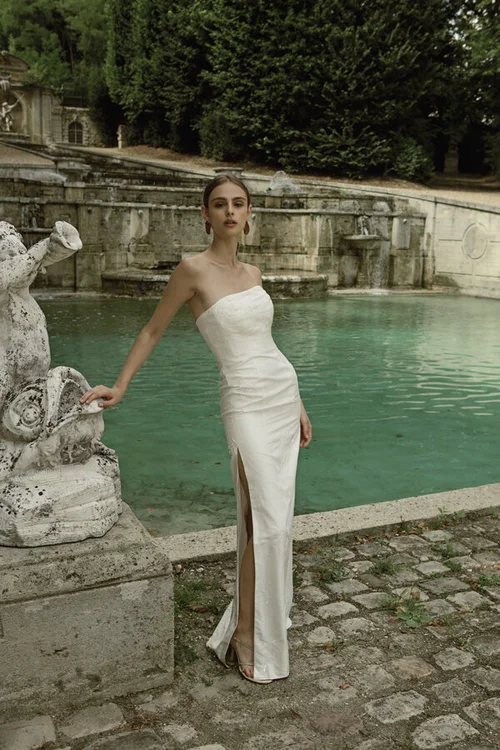 Luxurious Silk Fitted Wedding Gown | Piece 30 | L'ETO BRIDAL Luxurious Silk Fitted Wedding Gown | Piece 30 | L'ETO BRIDAL