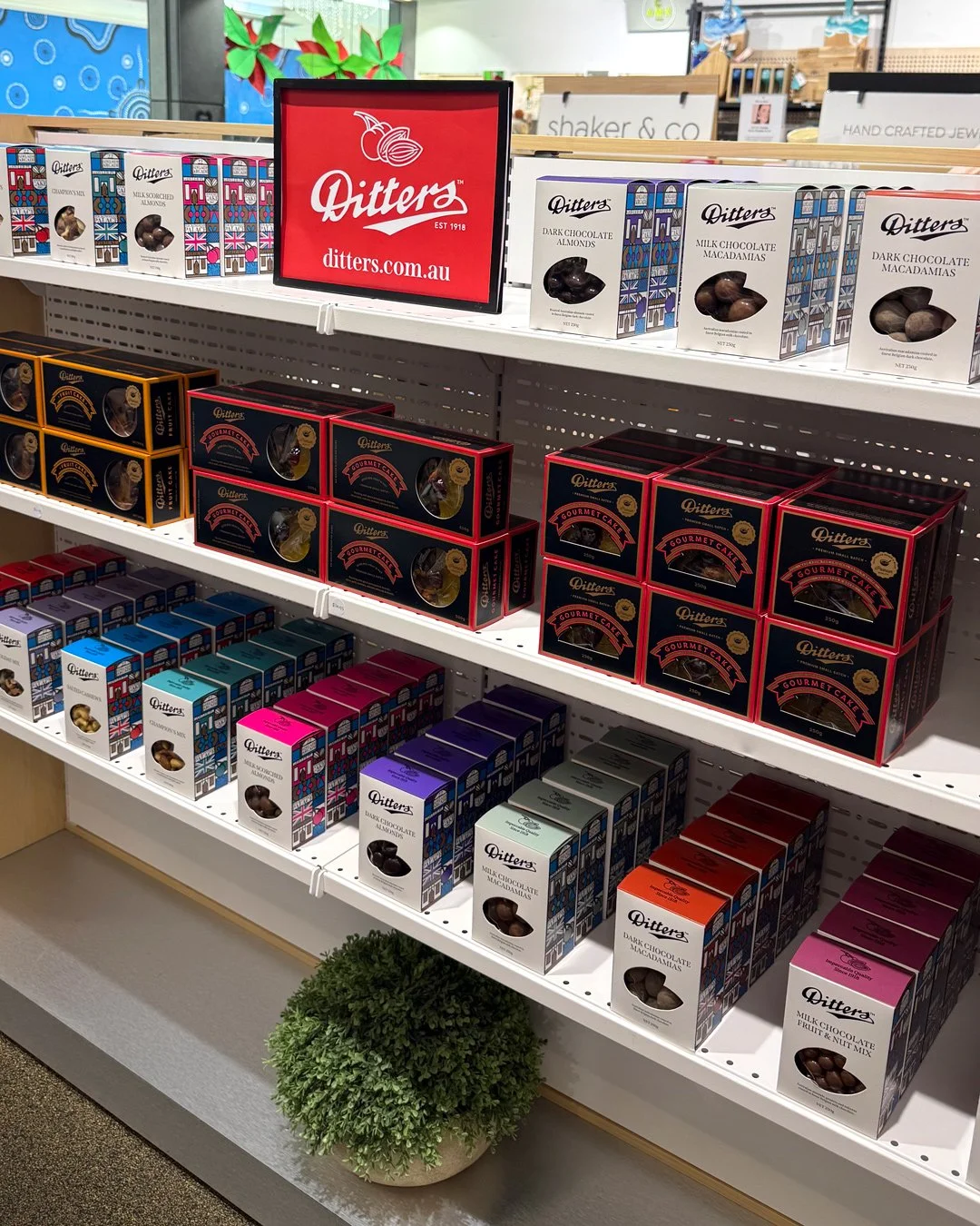 Our gift boxes and cakes are now available from @ommademeetthemaker in Westfield West Lakes. Great place for gifts!

#SupportLocalMakers #supportlocalbusiness