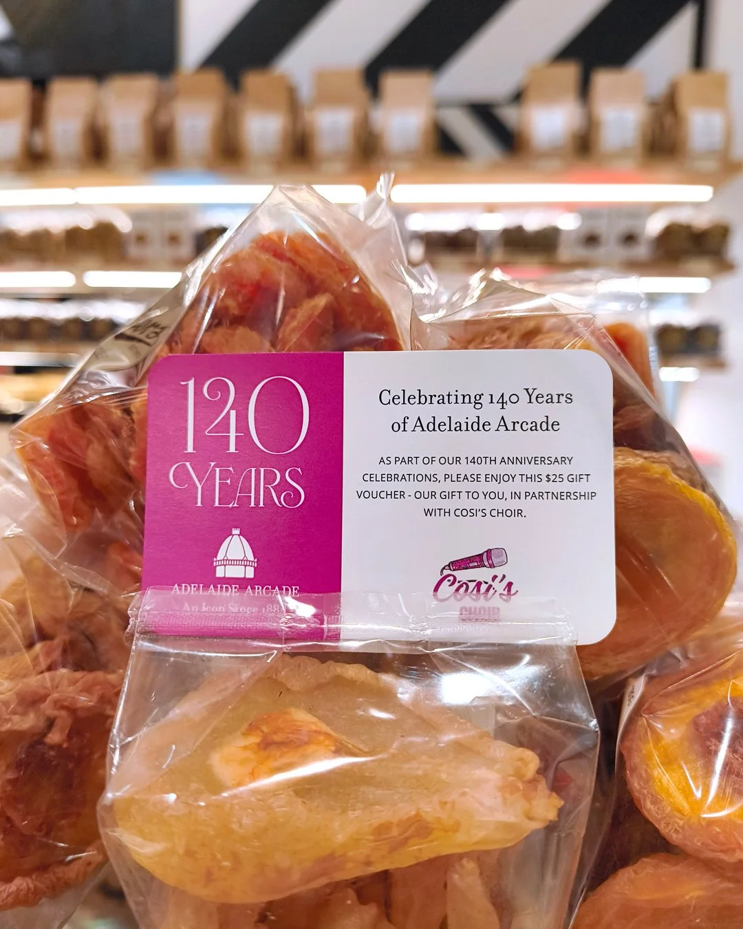 👩🏼&zwj;🎤🎀 Cosi's Choir ladies! Don&rsquo;t forget to use your $25 voucher at Ditters Adelaide Arcade before Christmas.

@adelaidearcade 
#southaussiewithcosi 
#cosischoir 
#giftsunder25